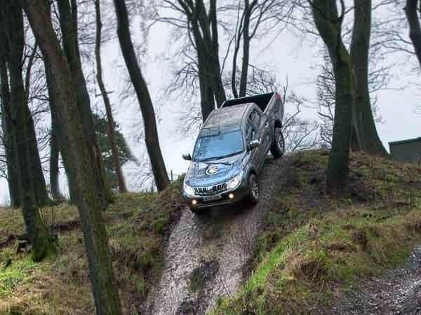 MITSUBISHI L200 OWNERS