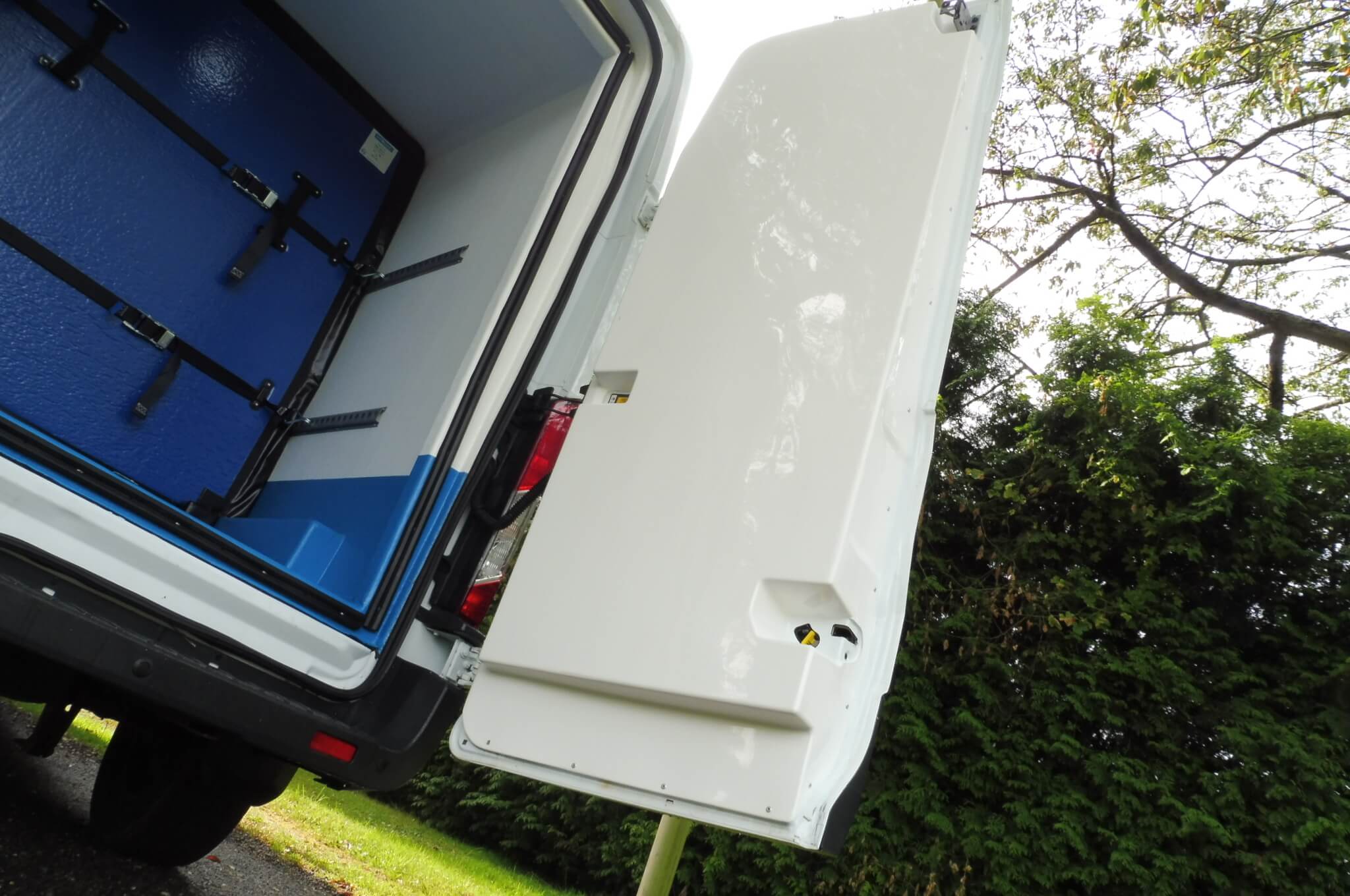 Should You Hire Or Buy A Refrigerated Van?