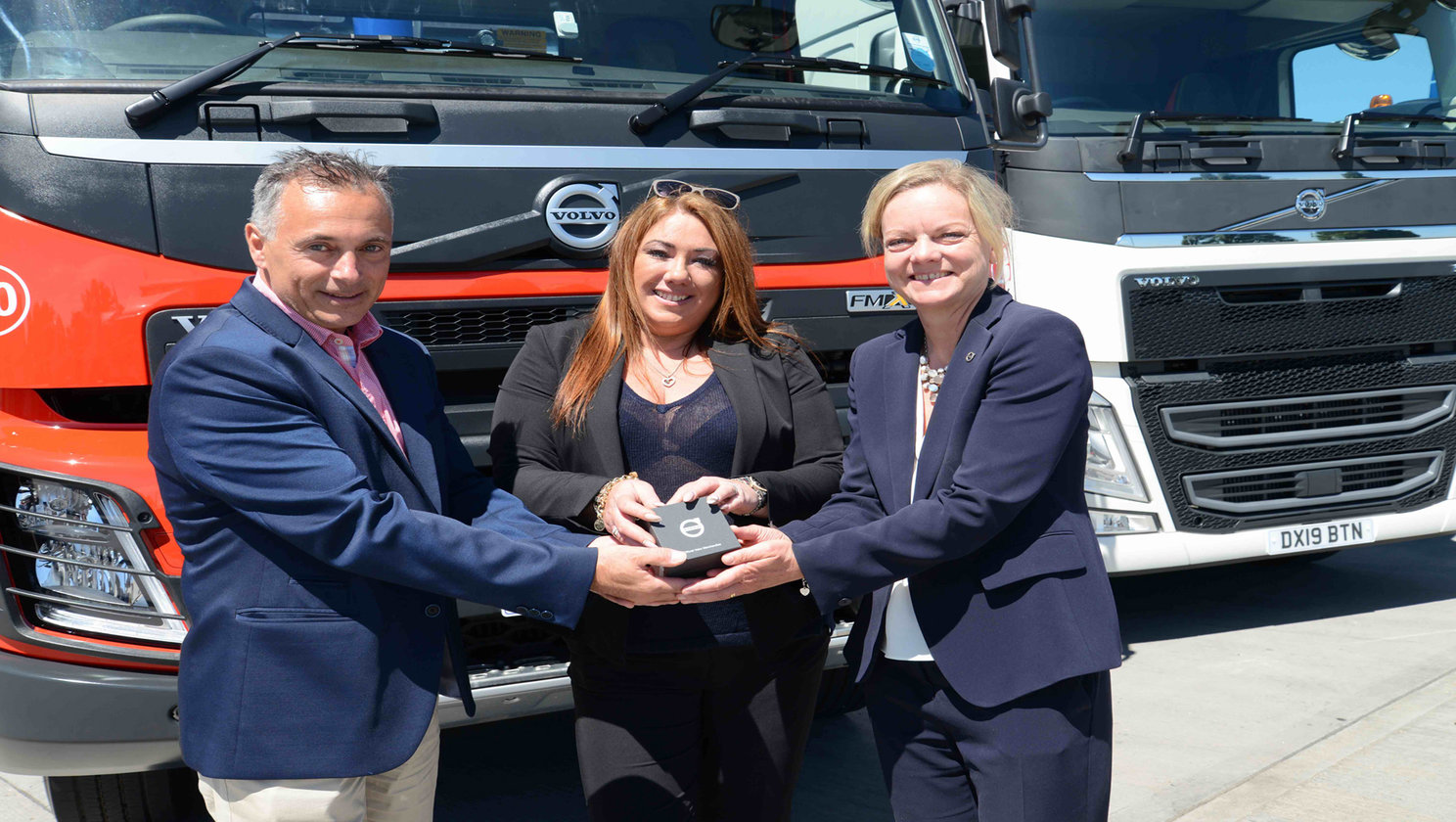 1860x1050 Uk Dealer Hartshorne Press Release Jpe Handover Volvo Newsintro@2 1566483046 - Crossroads Truck & Bus Limited