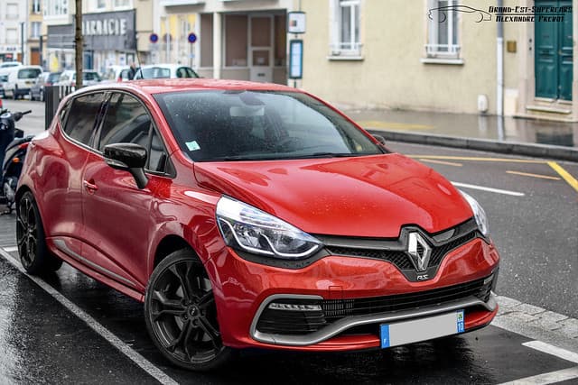 Renault Clio - Victoria Motor Company