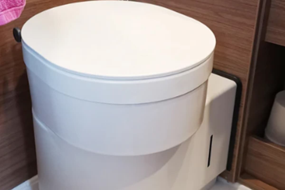 Perfectvan Trenntoilette White 360 (1) - Cara Motorhomes