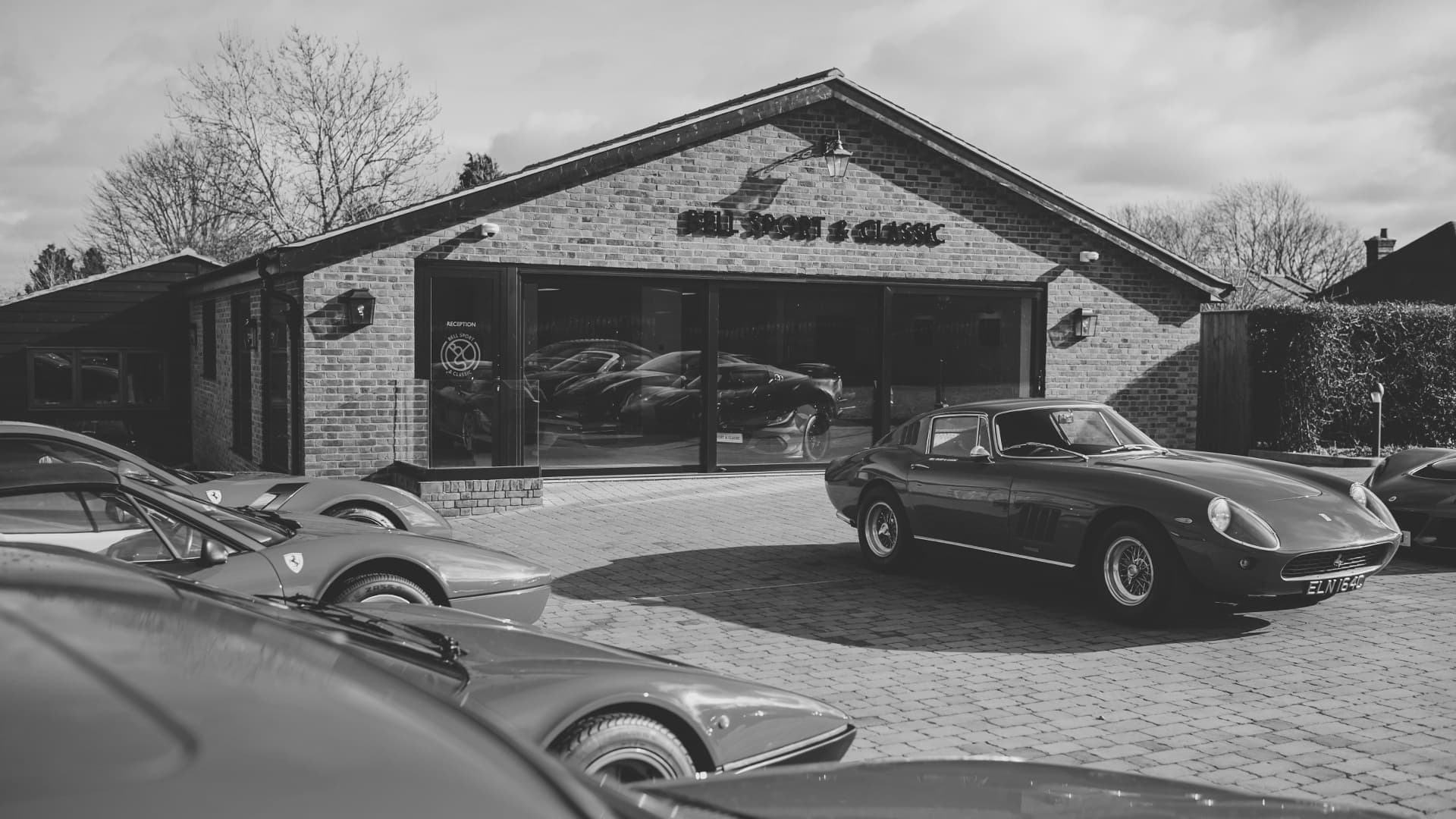 Showroom 5 Cropped Greyscale - Bell Sport & Classic