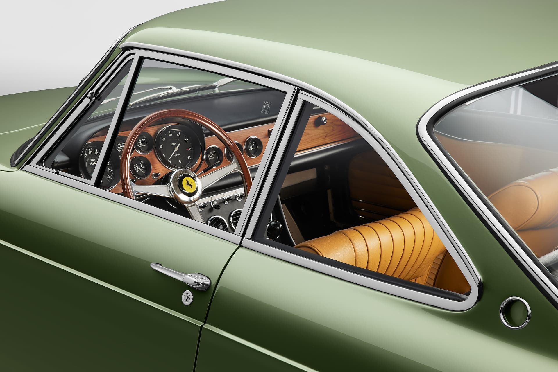 372 Bell Ferrari 330 0205 Rt Hr (1) - Bell Sport & Classic