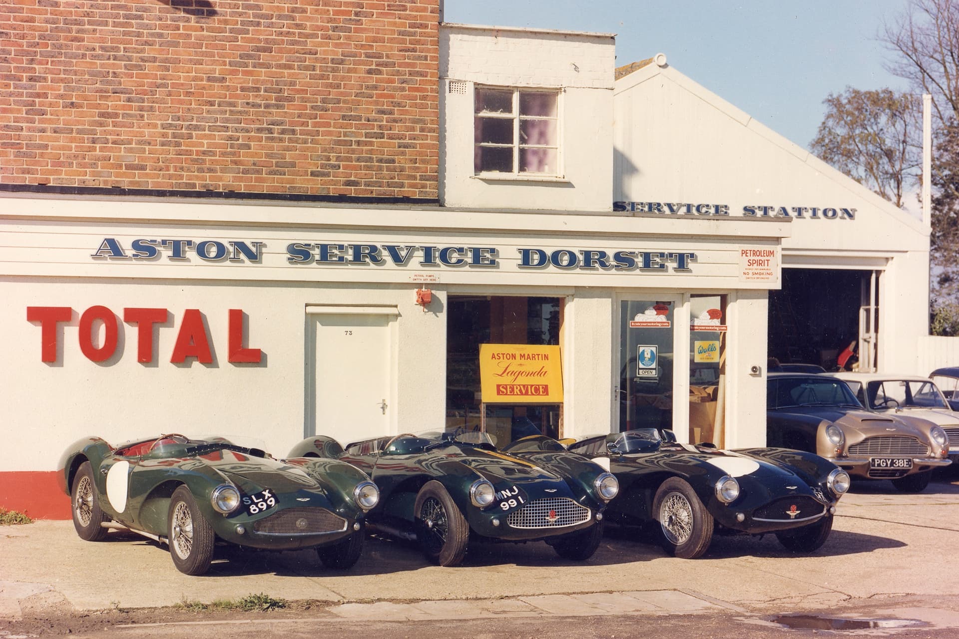 Astonmartinservicesdkr 07374 For Web (1) - Company Name Ltd