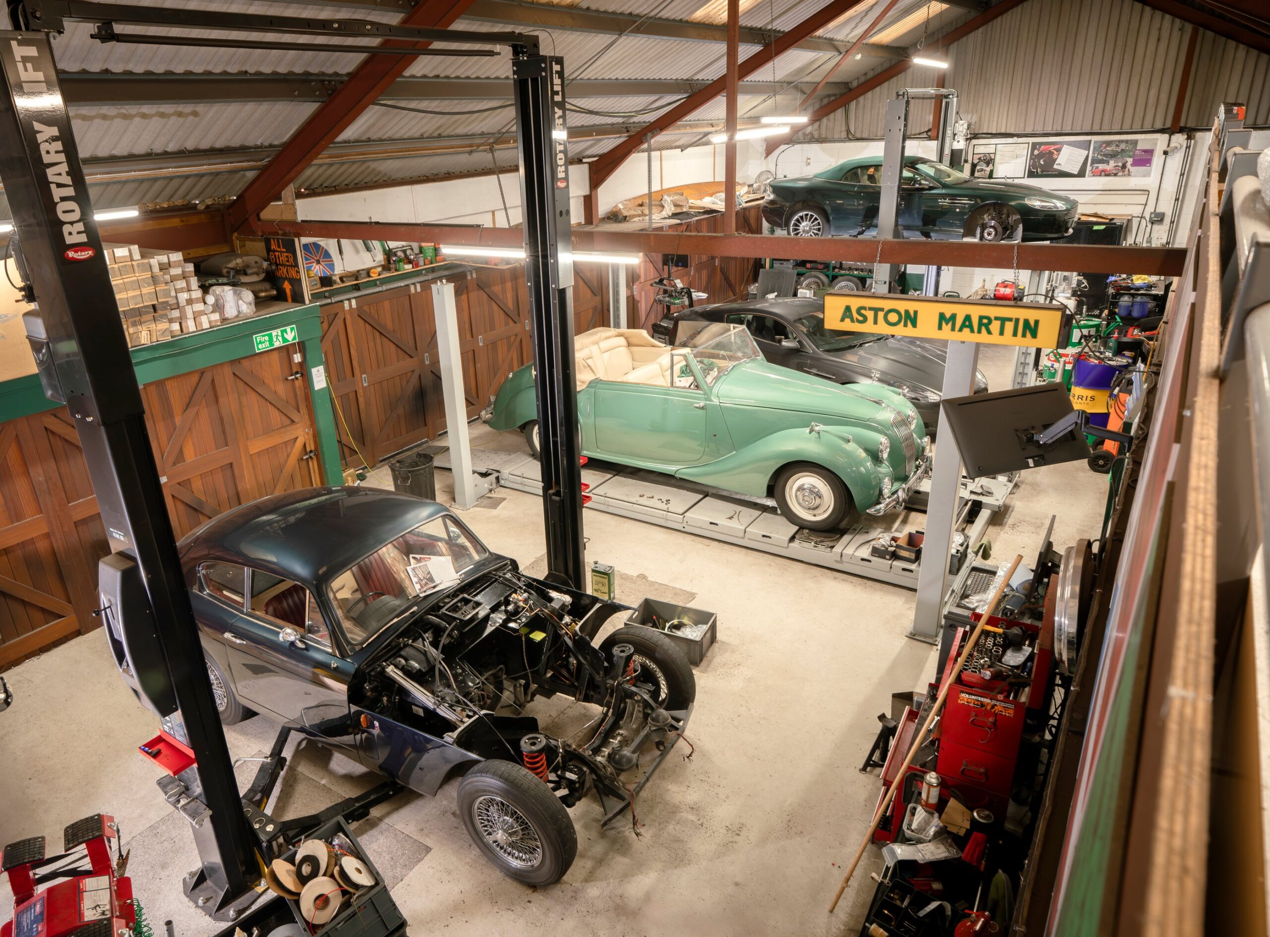 Aston Martin Service Dorset 8 (3) - Aston Service Dorset Ltd