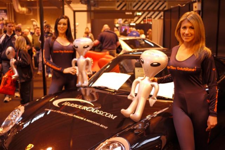 Aliens Raise Cash for Charity