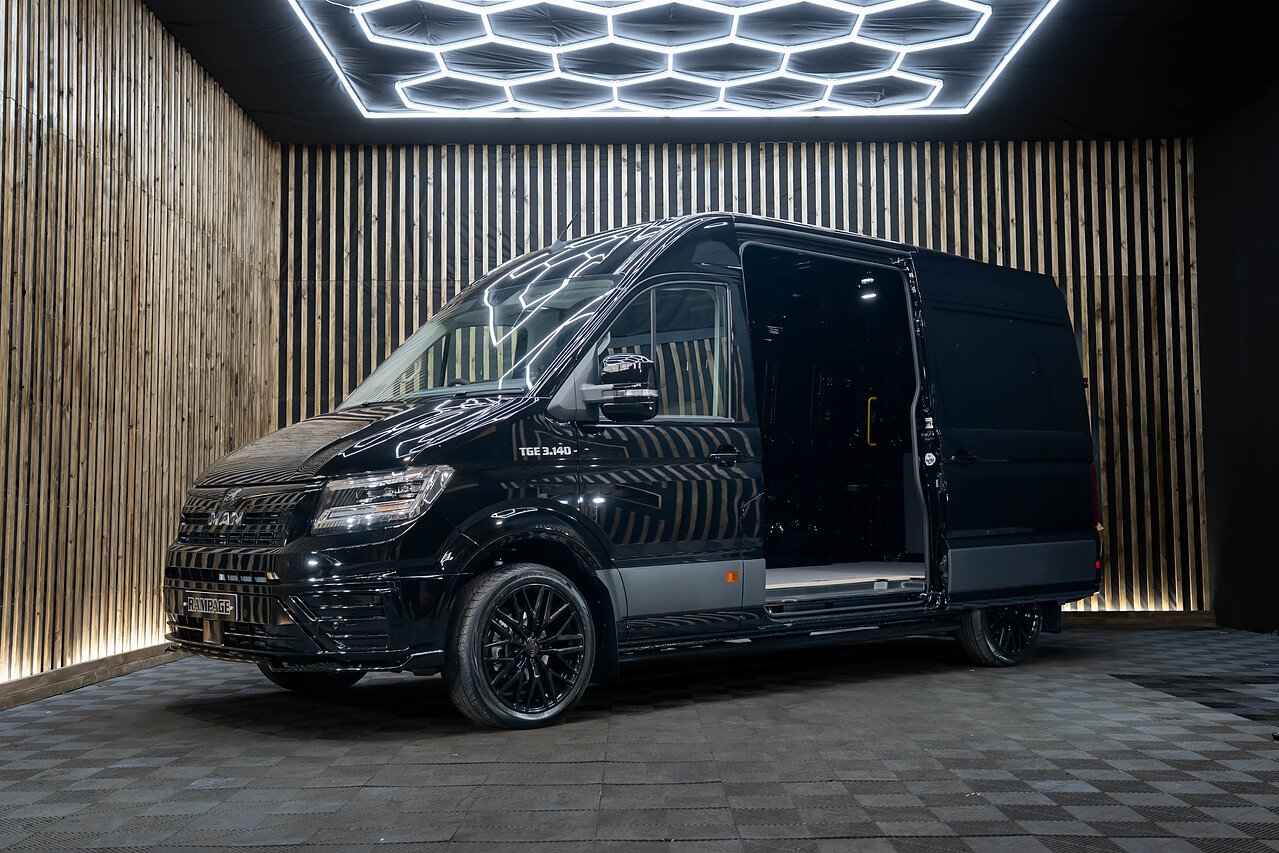 New Man Tge 3.140 Black Van