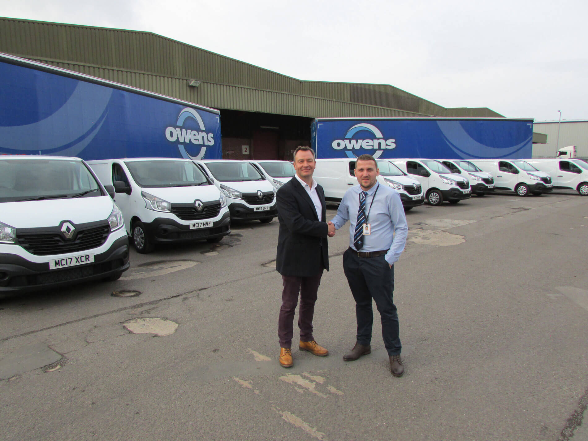 Award winning LCV dealership secures £750K contract with leading UK logistics & warehousing firm Owens Group