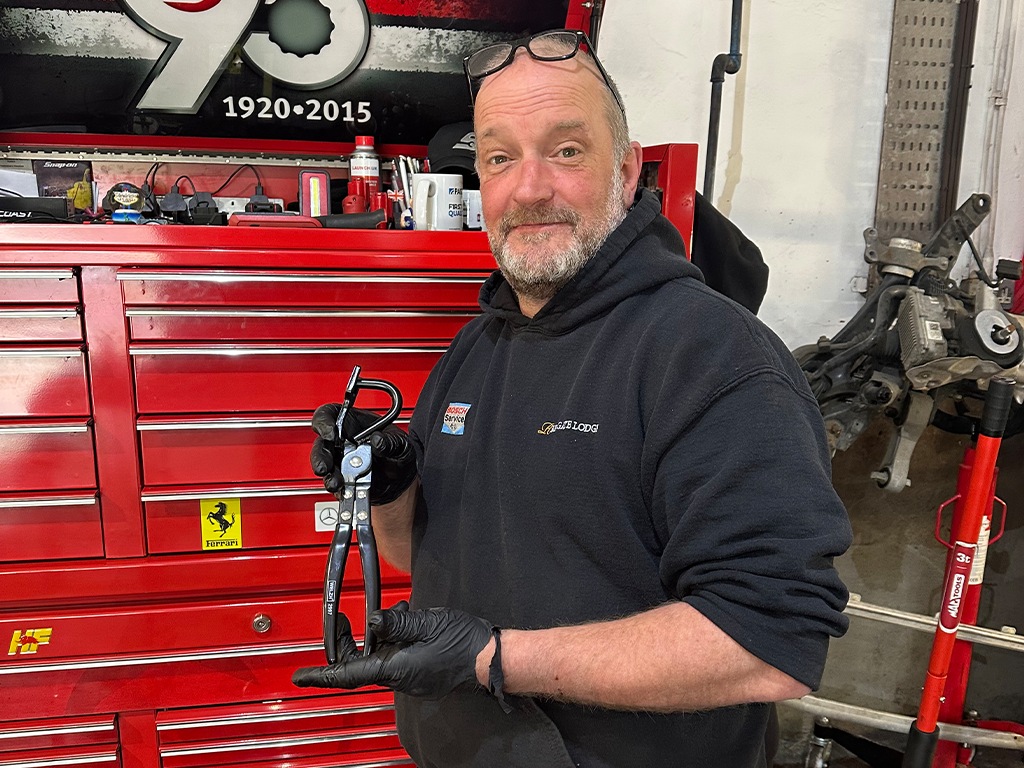Exhaust removal pliers