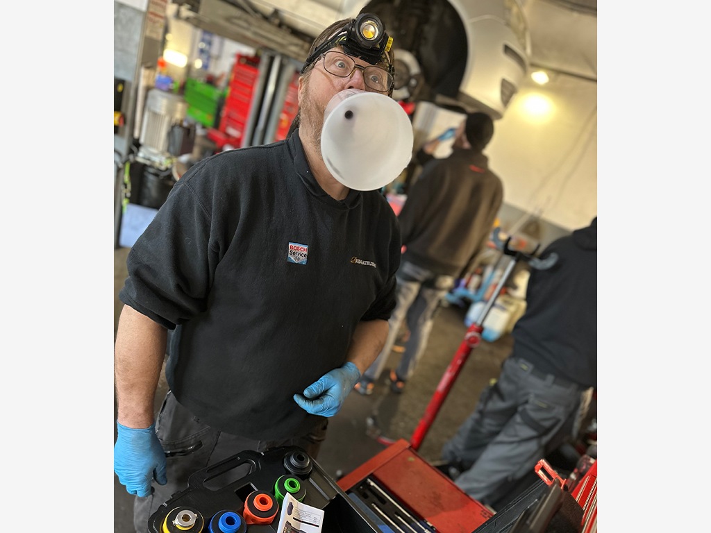 New engine oil filling filling kit