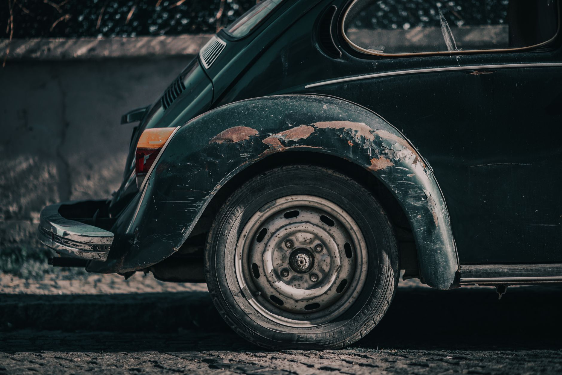 Close-up of a rusted wheel arch on an older working vehicle
