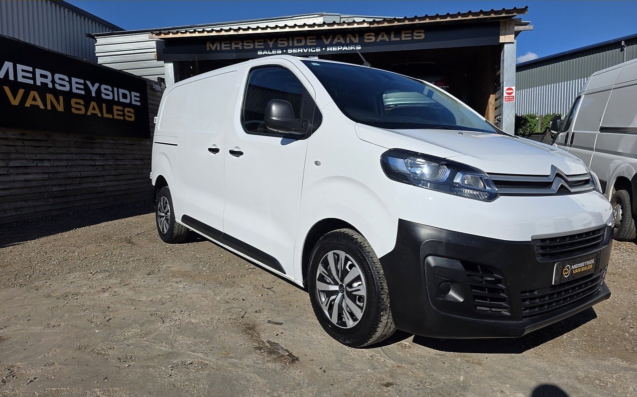 Front three-quarter view of a Citroen Dispatch on our own forecourt