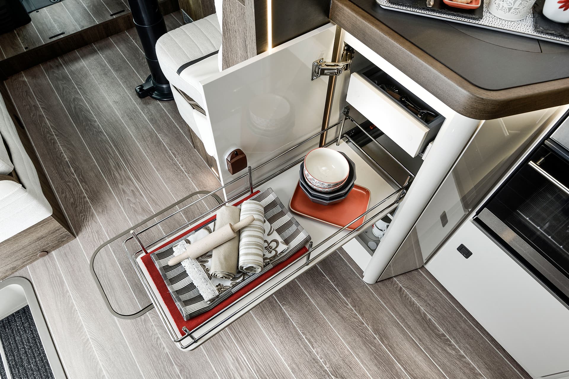 T Line 590 Kitchen Drawers (1) - Tottington Motor Company