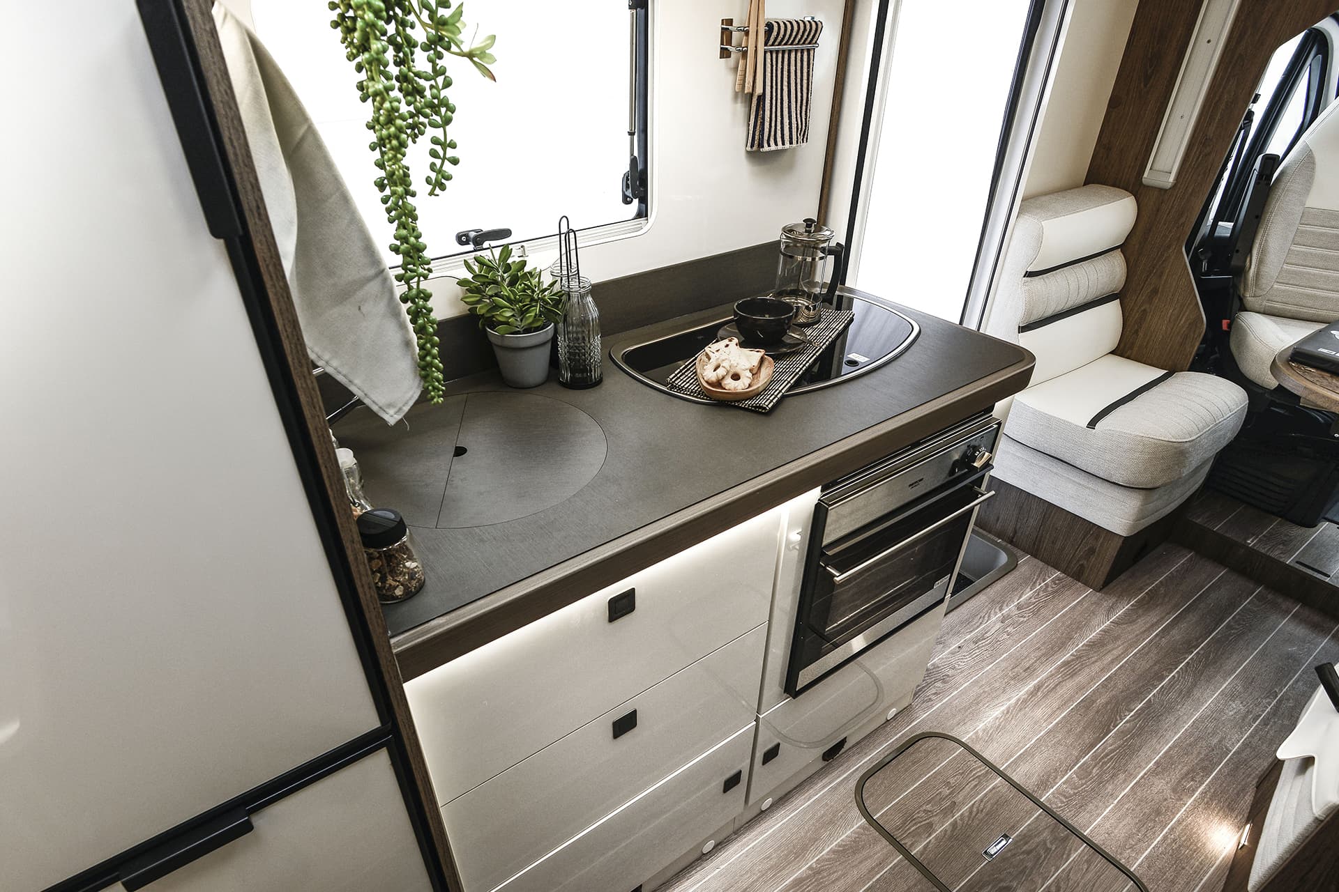 T Line 700 Kitchen Landscape (1) - Tottington Motor Company