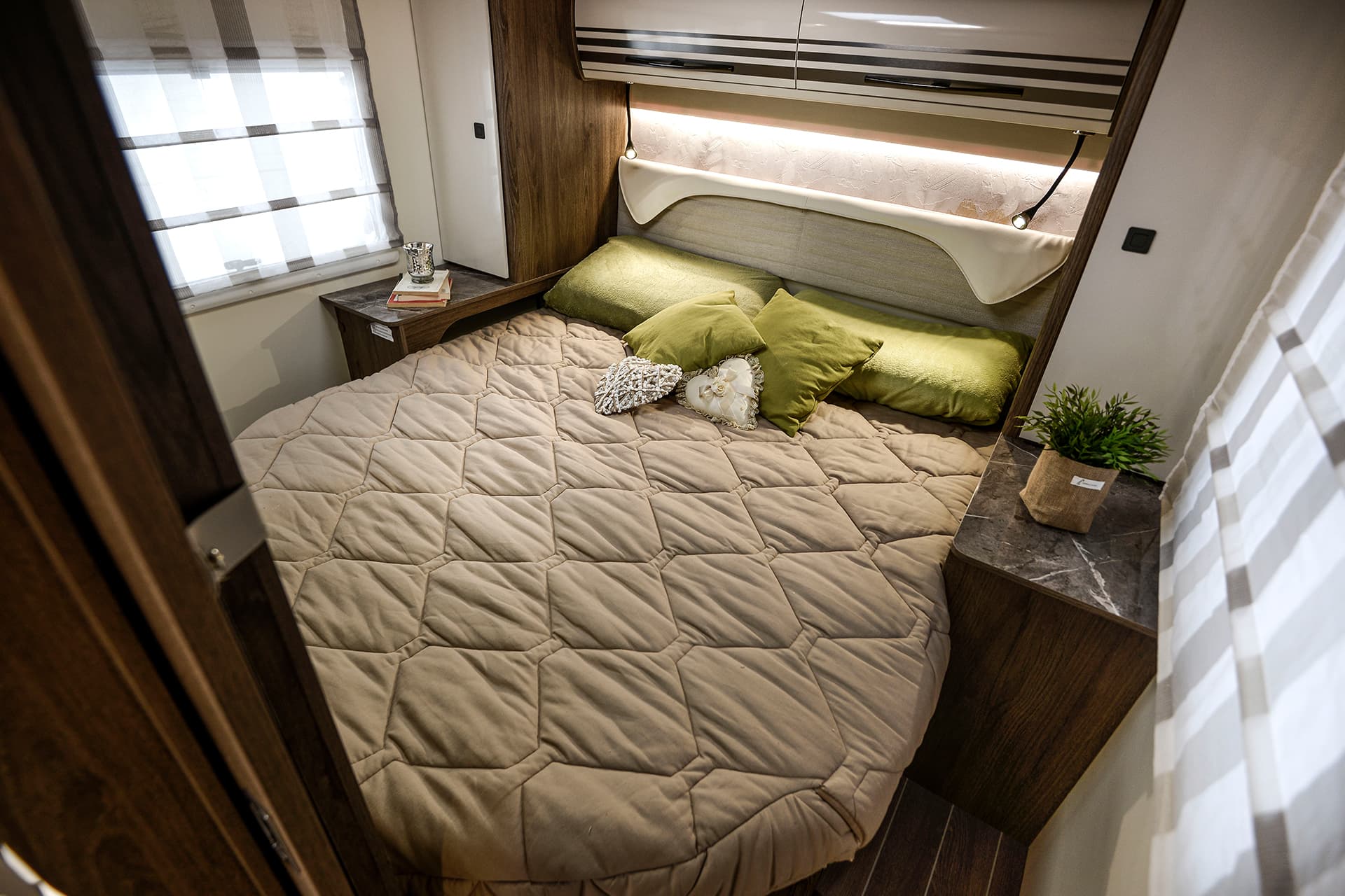 Pegaso 740 Rear Island Bed (1) - Tottington Motor Company