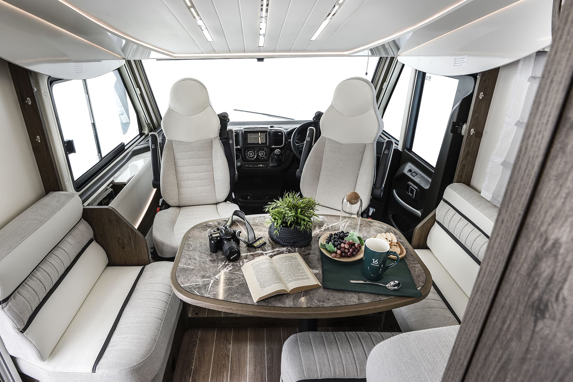 Pegaso 745 Main Interior 2 (1) - Tottington Motor Company