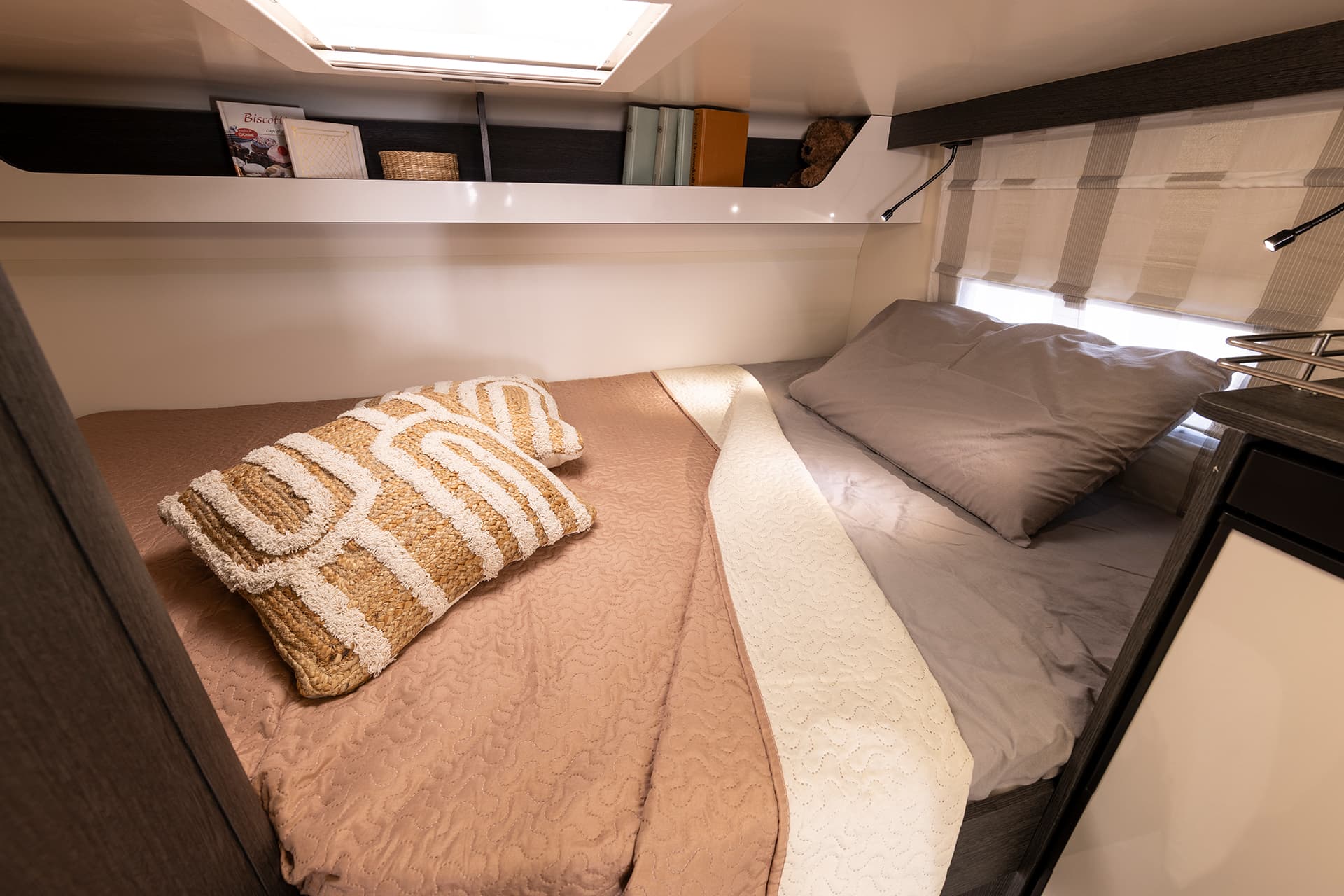 Zefiro 685 Bunk Bed Top (1) - Tottington Motor Company