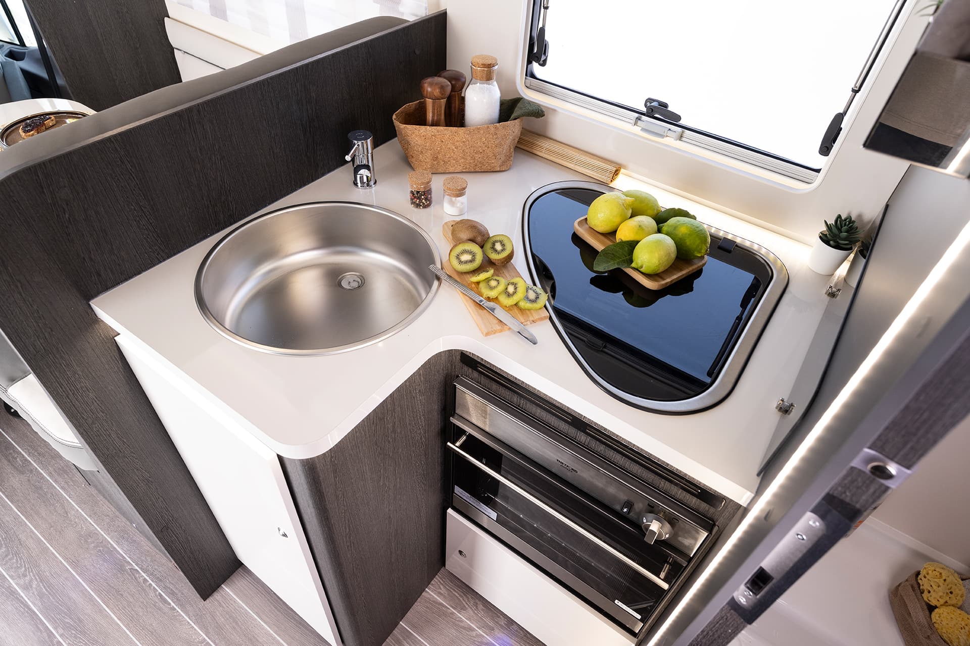 Zefiro 685 Kitchen Landscape (1) - Tottington Motor Company