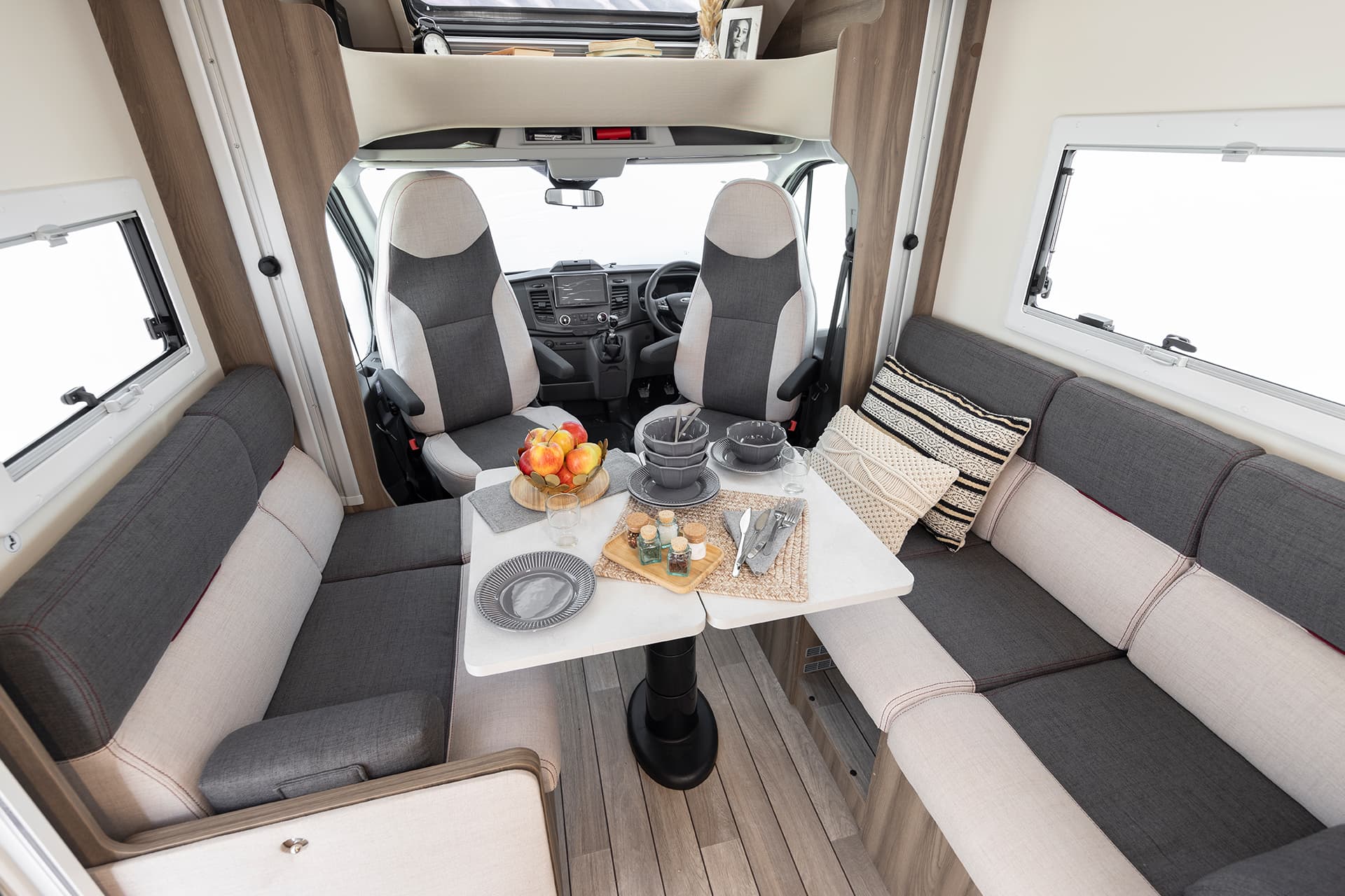 Kronos Compact 590 Main Interior 1 (1) - Tottington Motor Company