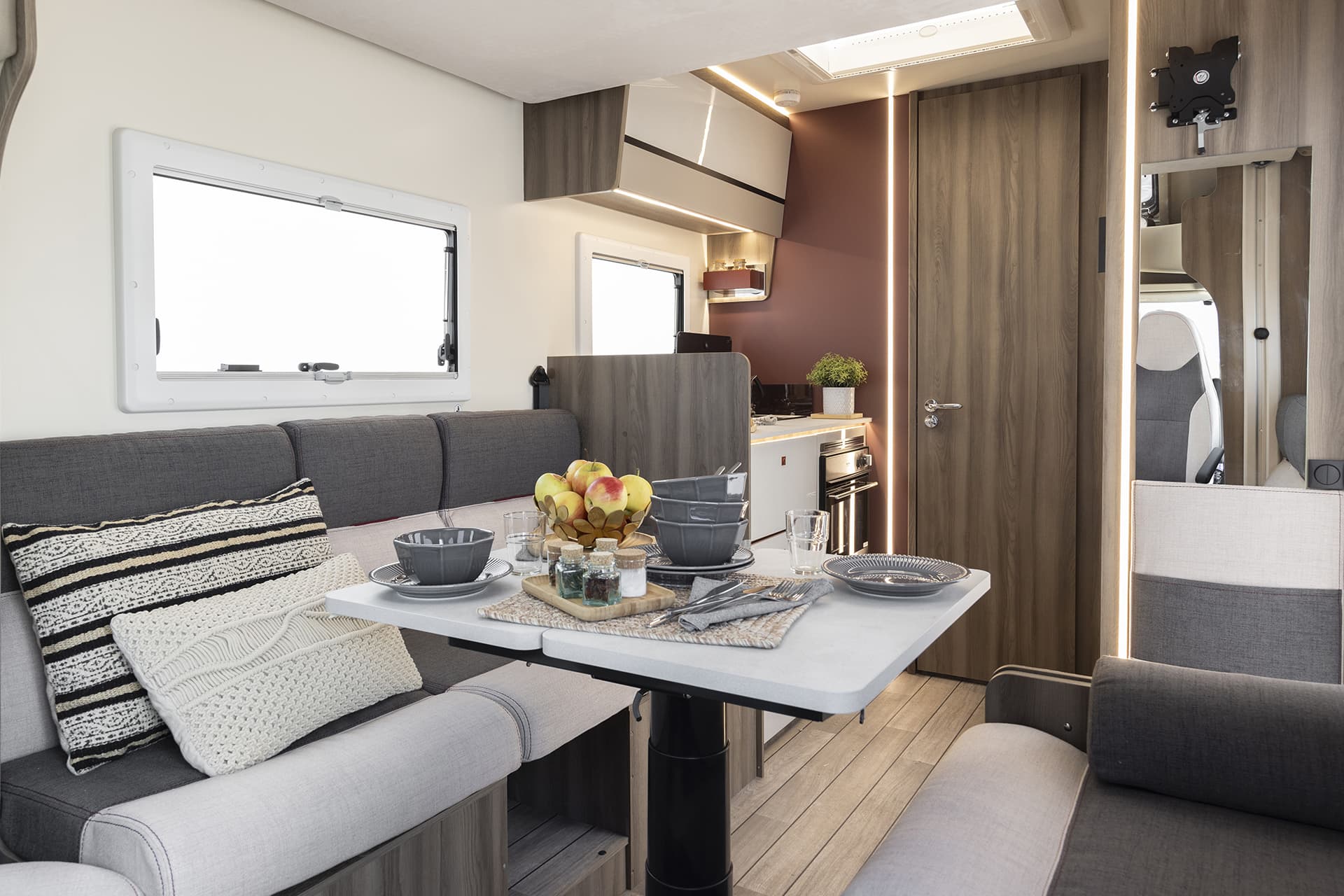Kronos Compact 590 Main Interior 2 (1) - Tottington Motor Company