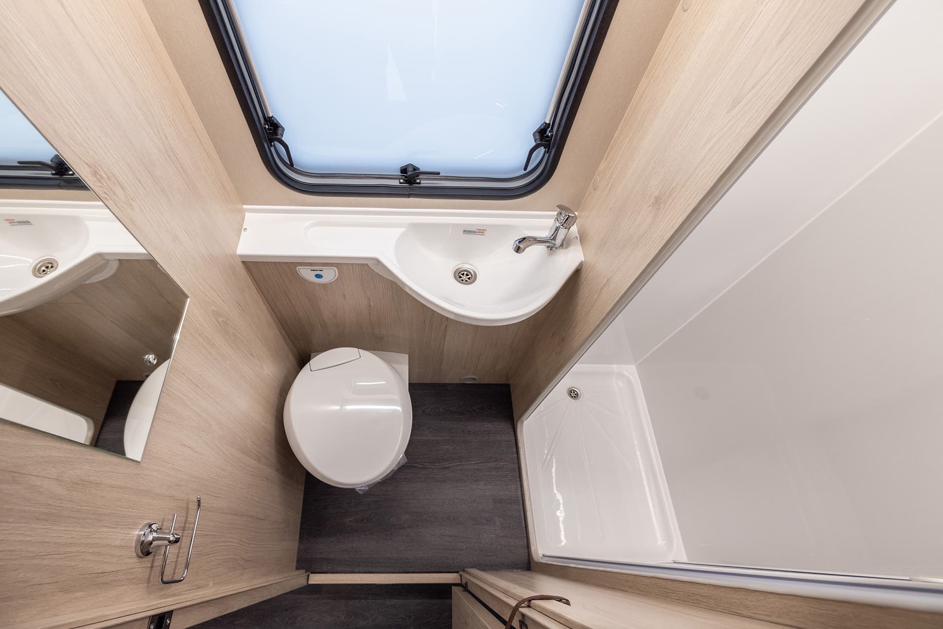 Expedtion C63 Bathroom (1) - Tottington Motor Company