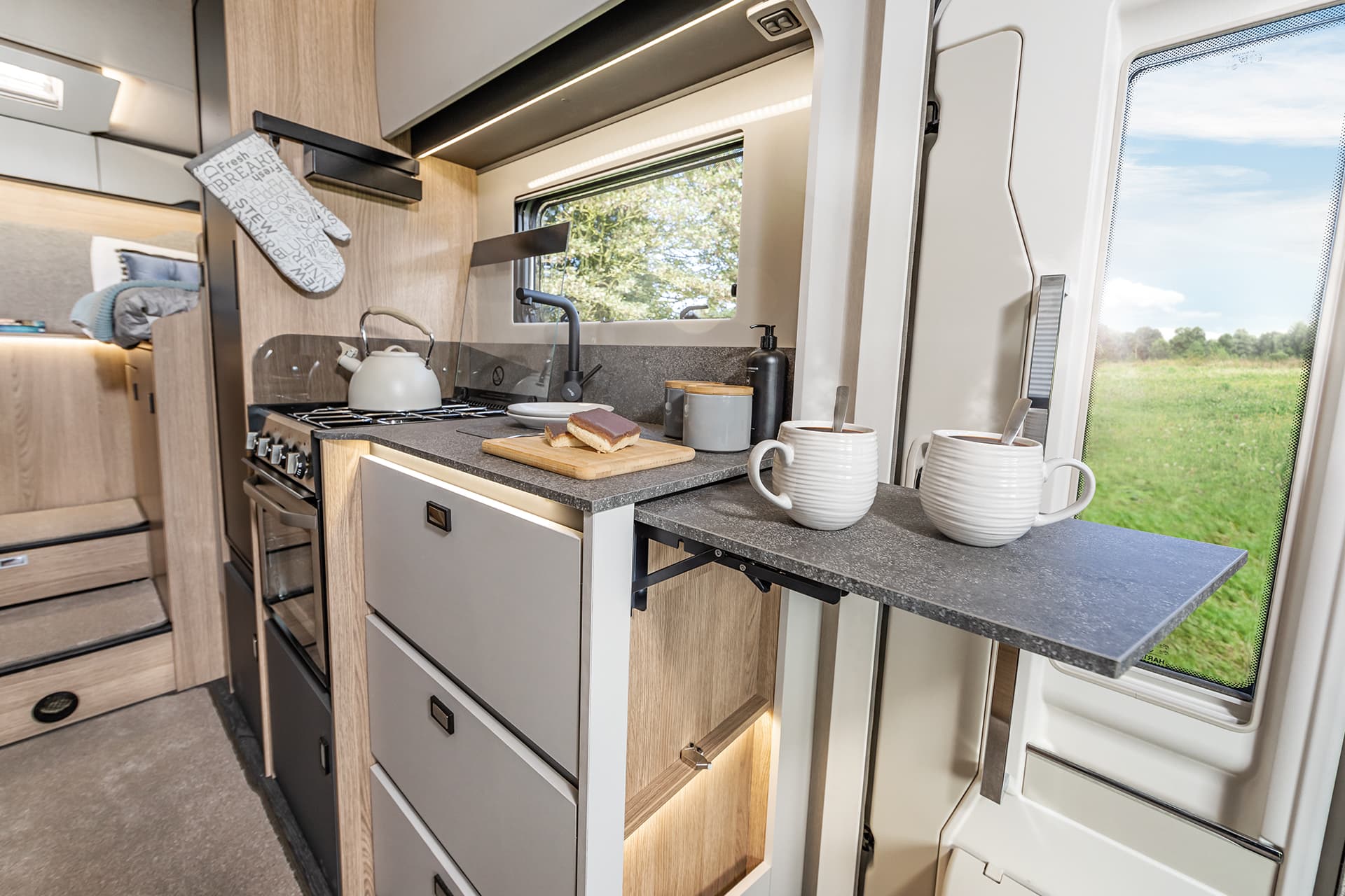 Excel 690t Kitchen High Res (1) - Tottington Motor Company