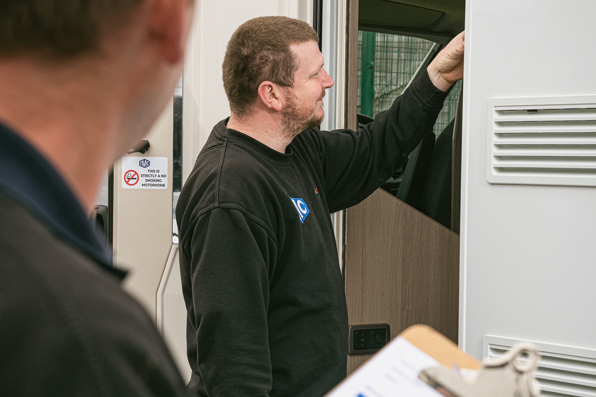 Tmc Motorhome Habitation Checking Hero Or Body For Web (1) - Tottington Motor Company