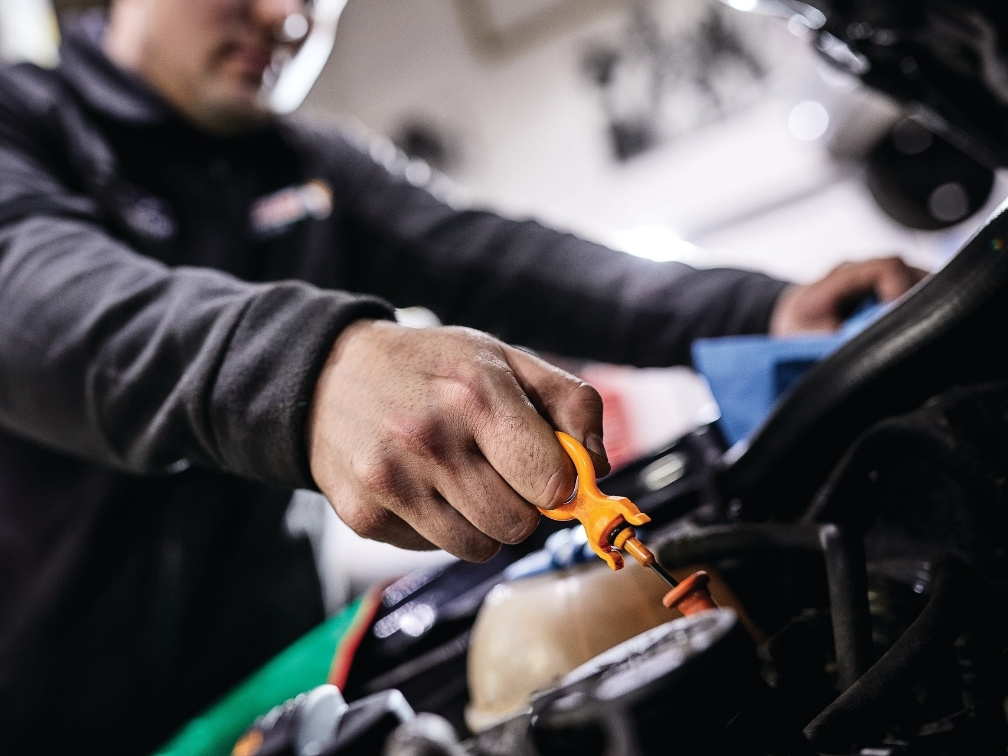 Tmc Castrol Service Hand - Tottington Motor Company