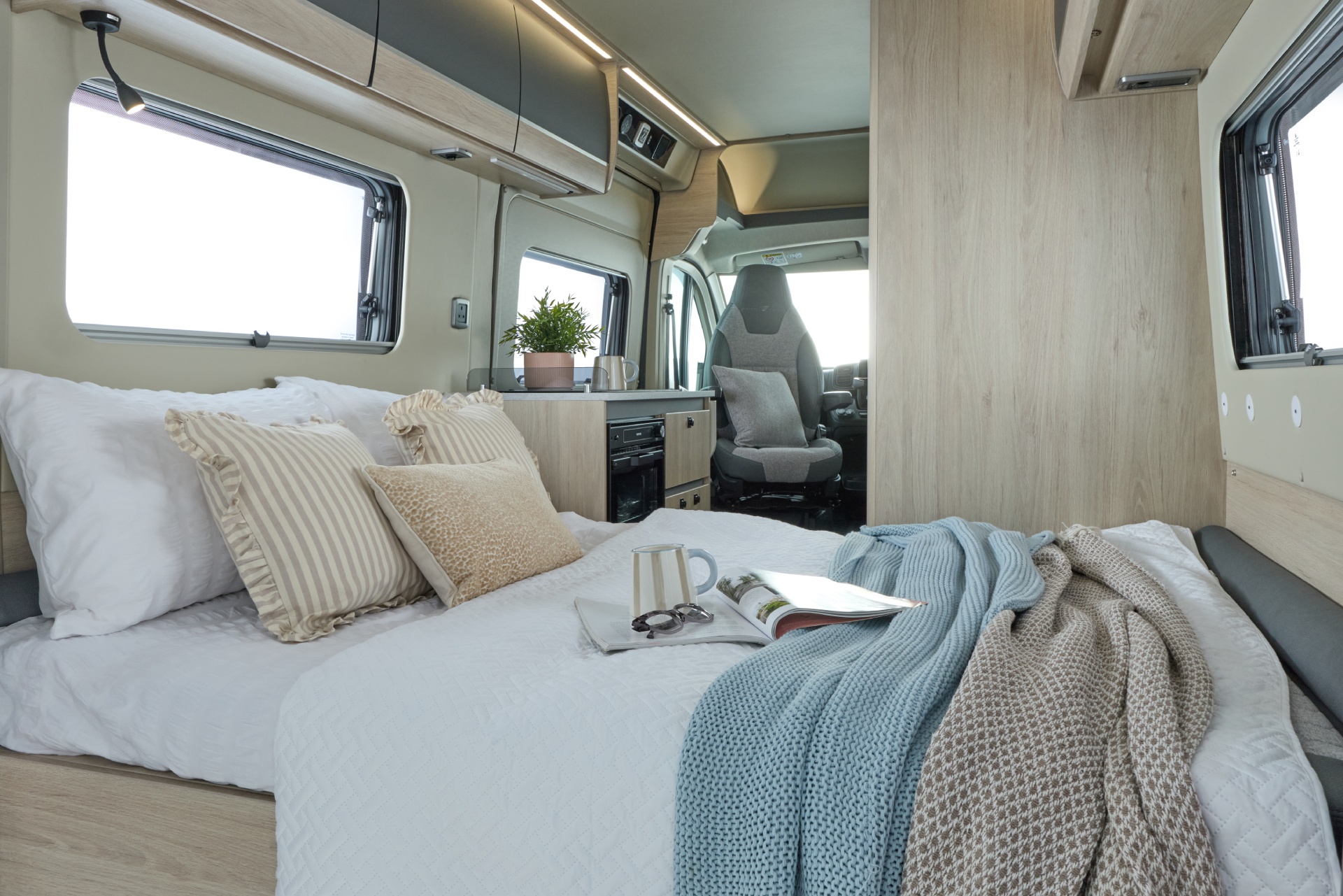 Expedition 54 Transverse Bed - Tottington Motor Company