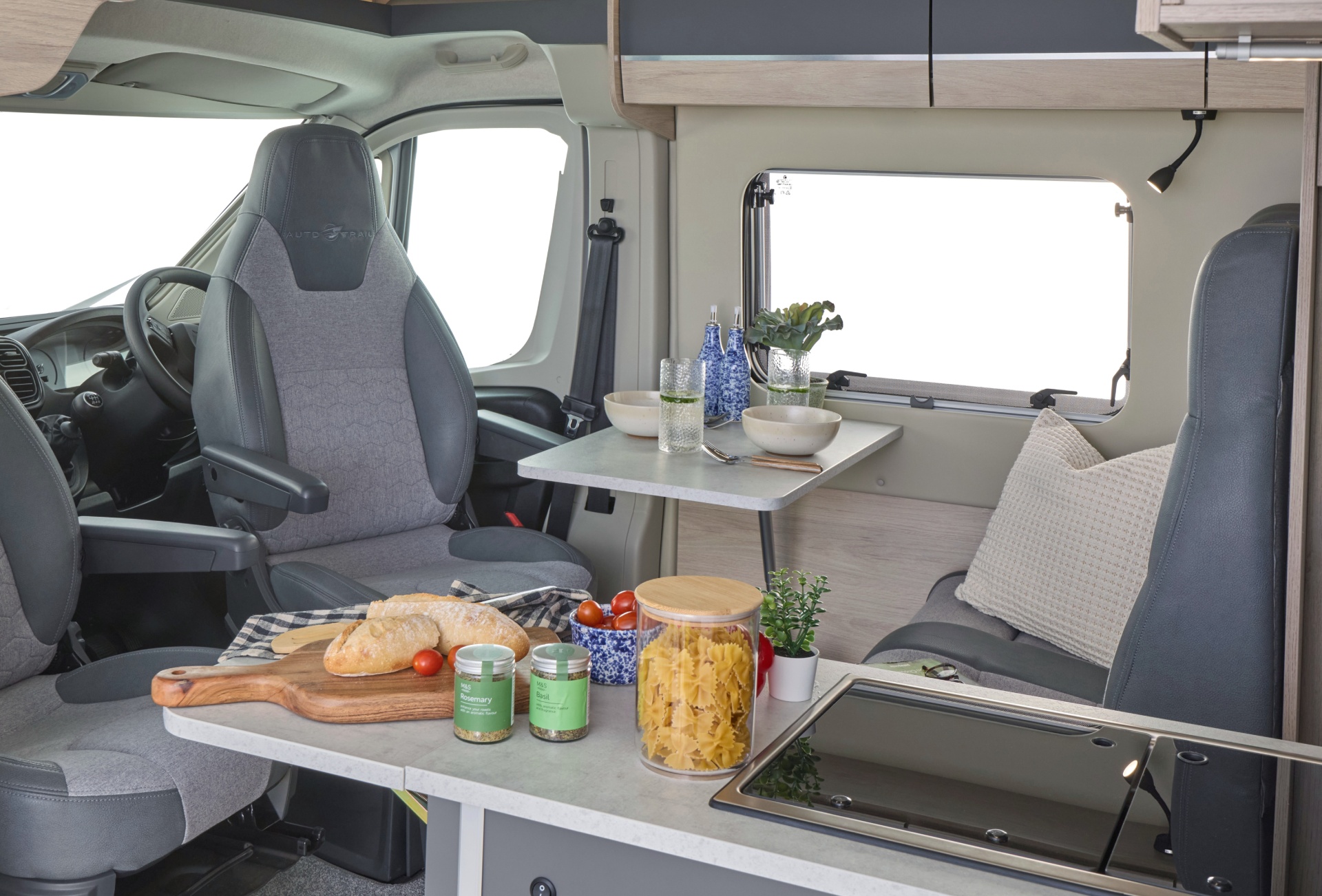 Expedition 68xl Dinette 1 - Tottington Motor Company