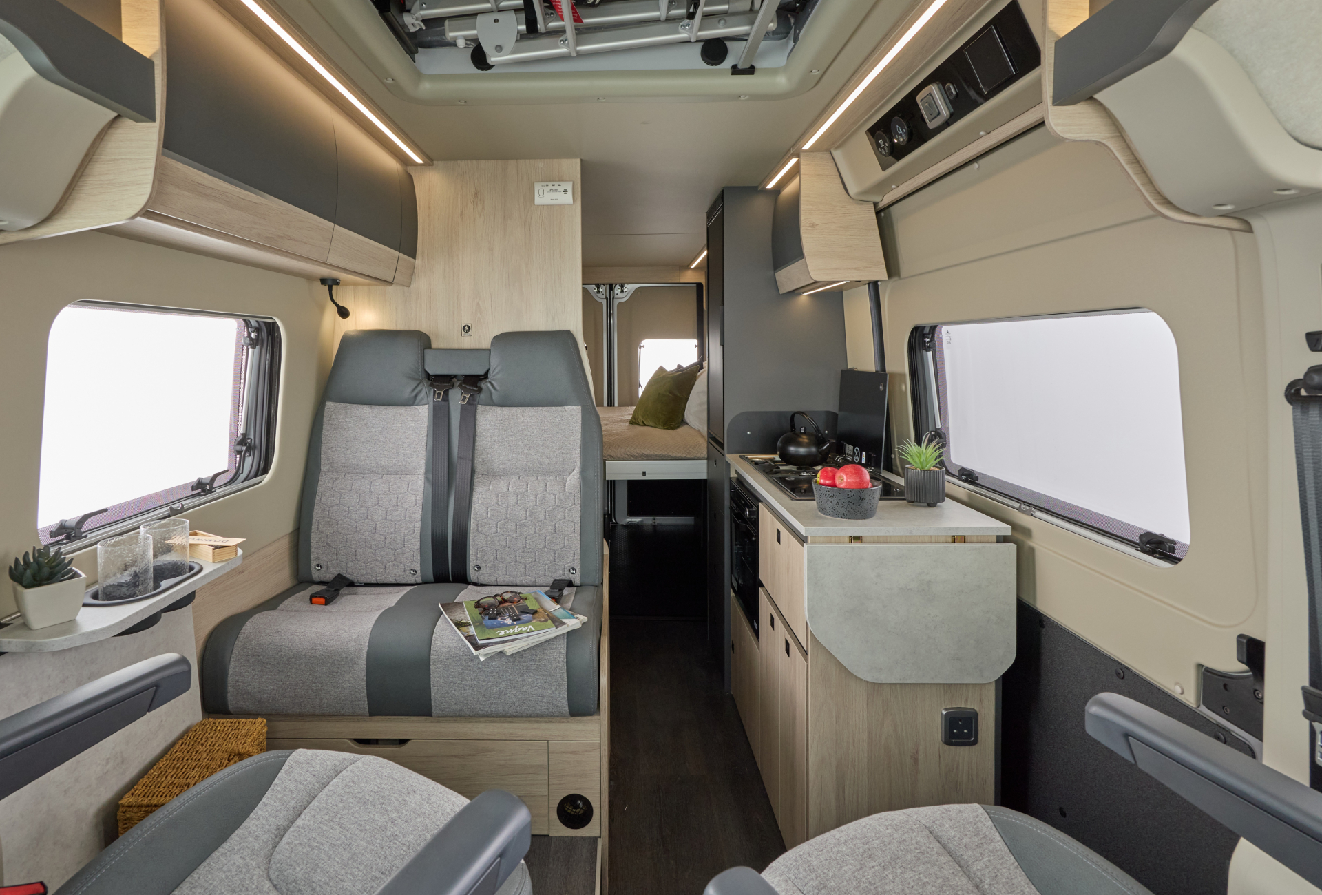 Expedition 68xl Flex Main Interior - Tottington Motor Company