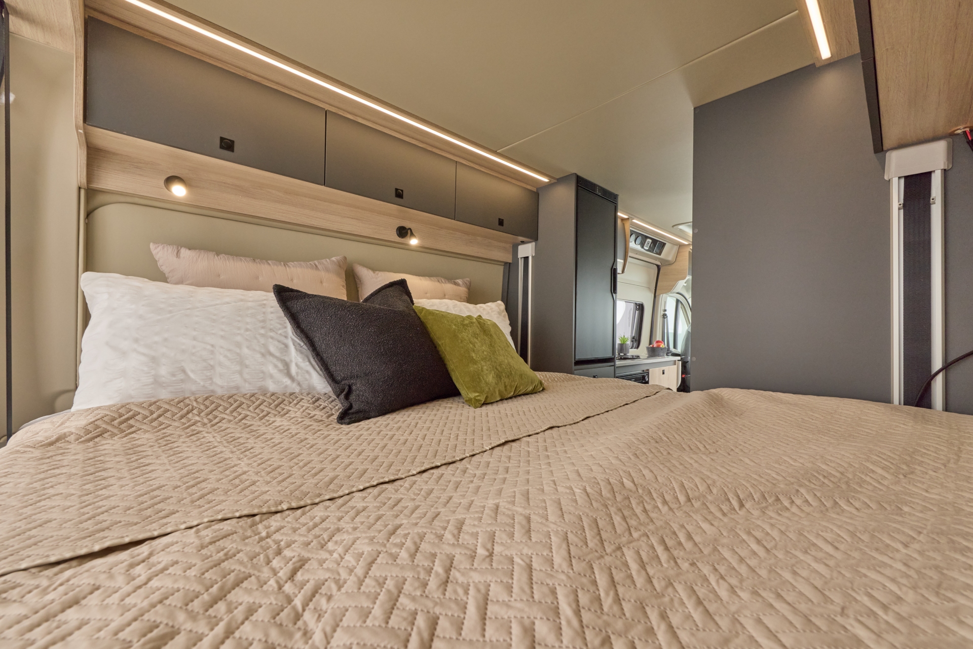 Expedition 68xl Flex Bed 1 - Tottington Motor Company