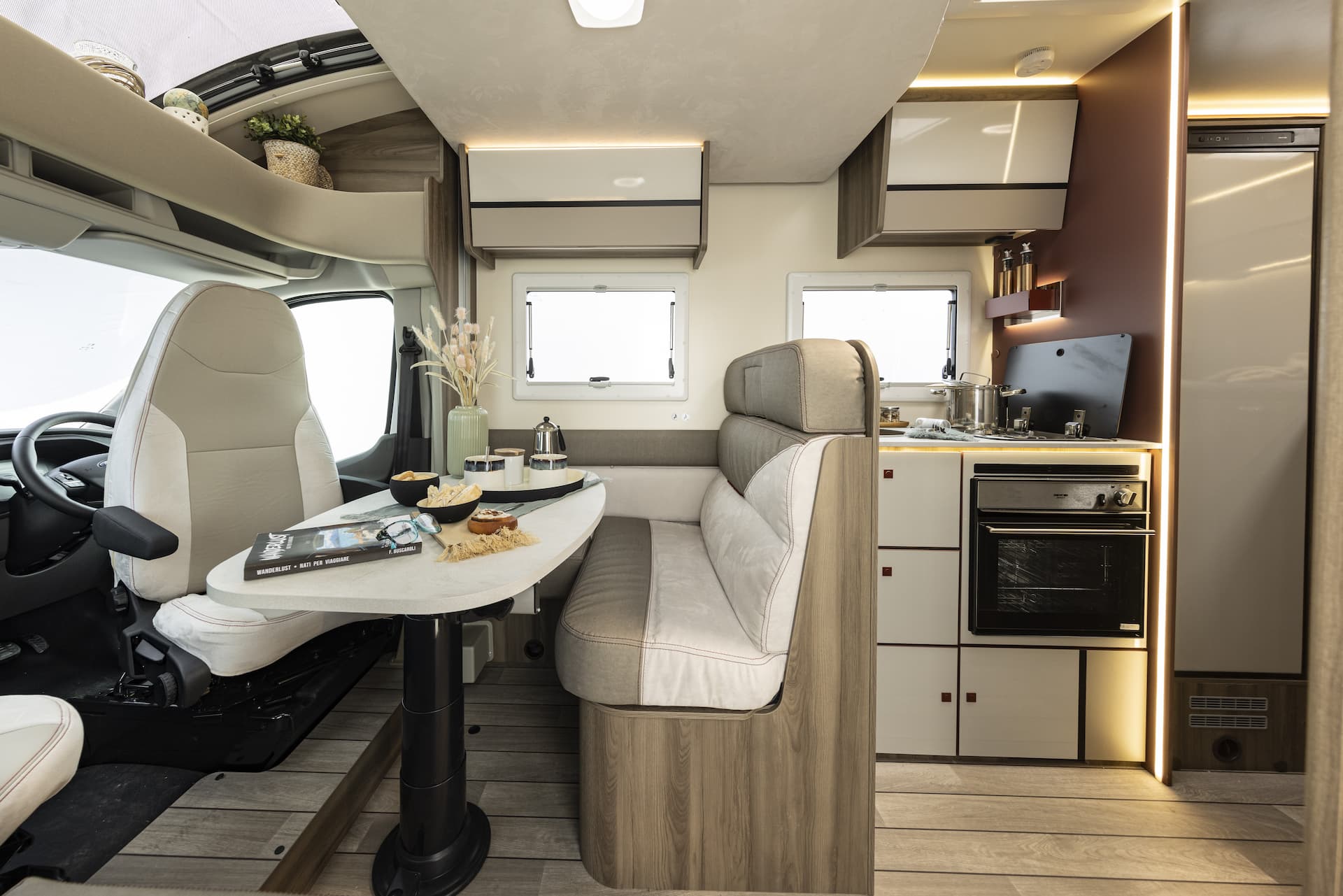 Kronos 665 Interior 2 - Tottington Motor Company
