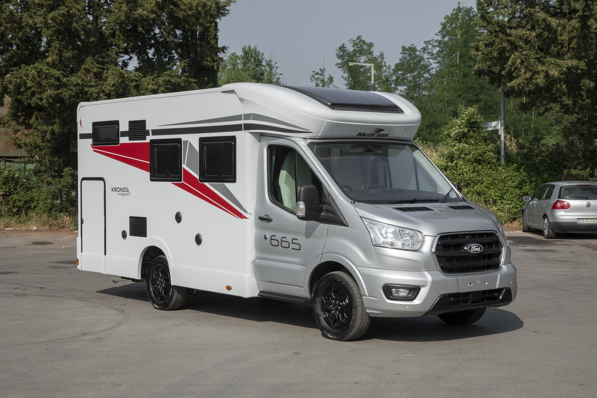 Kronos 665 Exterior - Tottington Motor Company