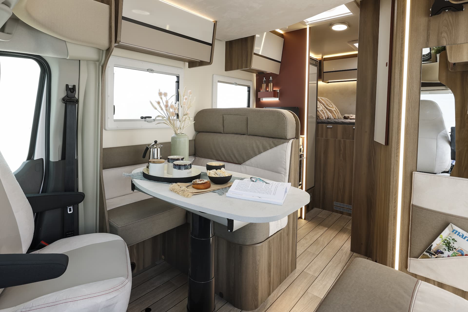Kronos 665 Interior 1 - Tottington Motor Company