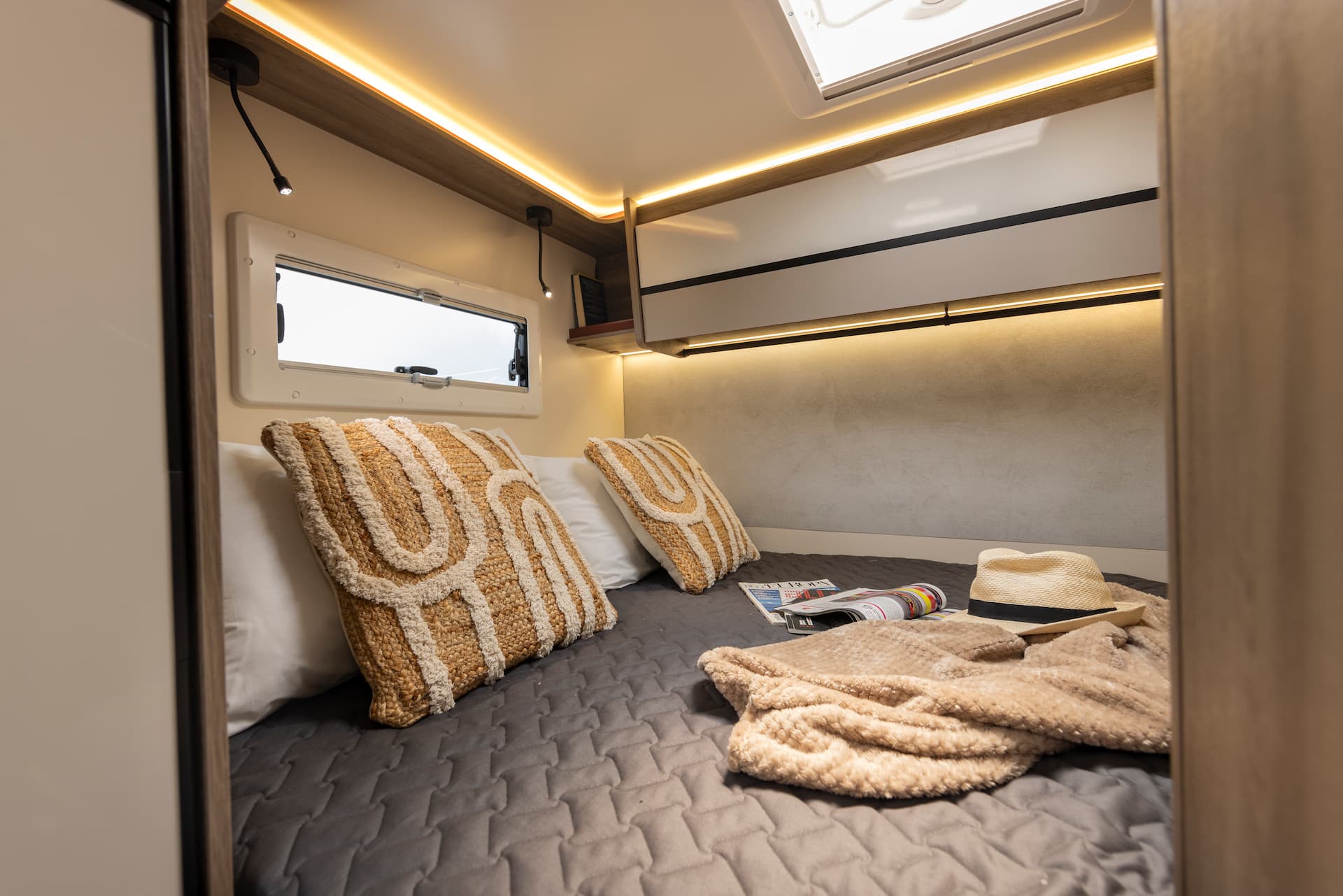 Kronos 665 Rear Bed - Tottington Motor Company