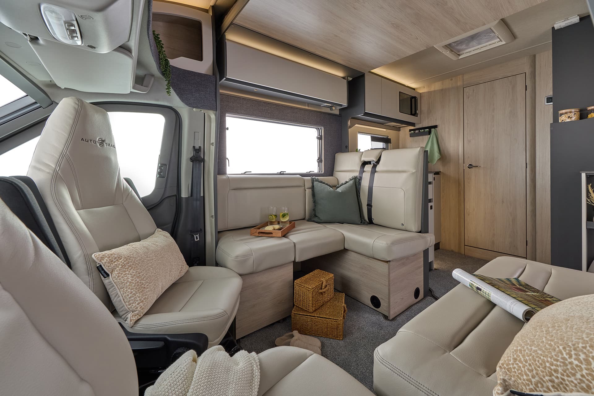 F60 Main Interior (1) - Tottington Motor Company