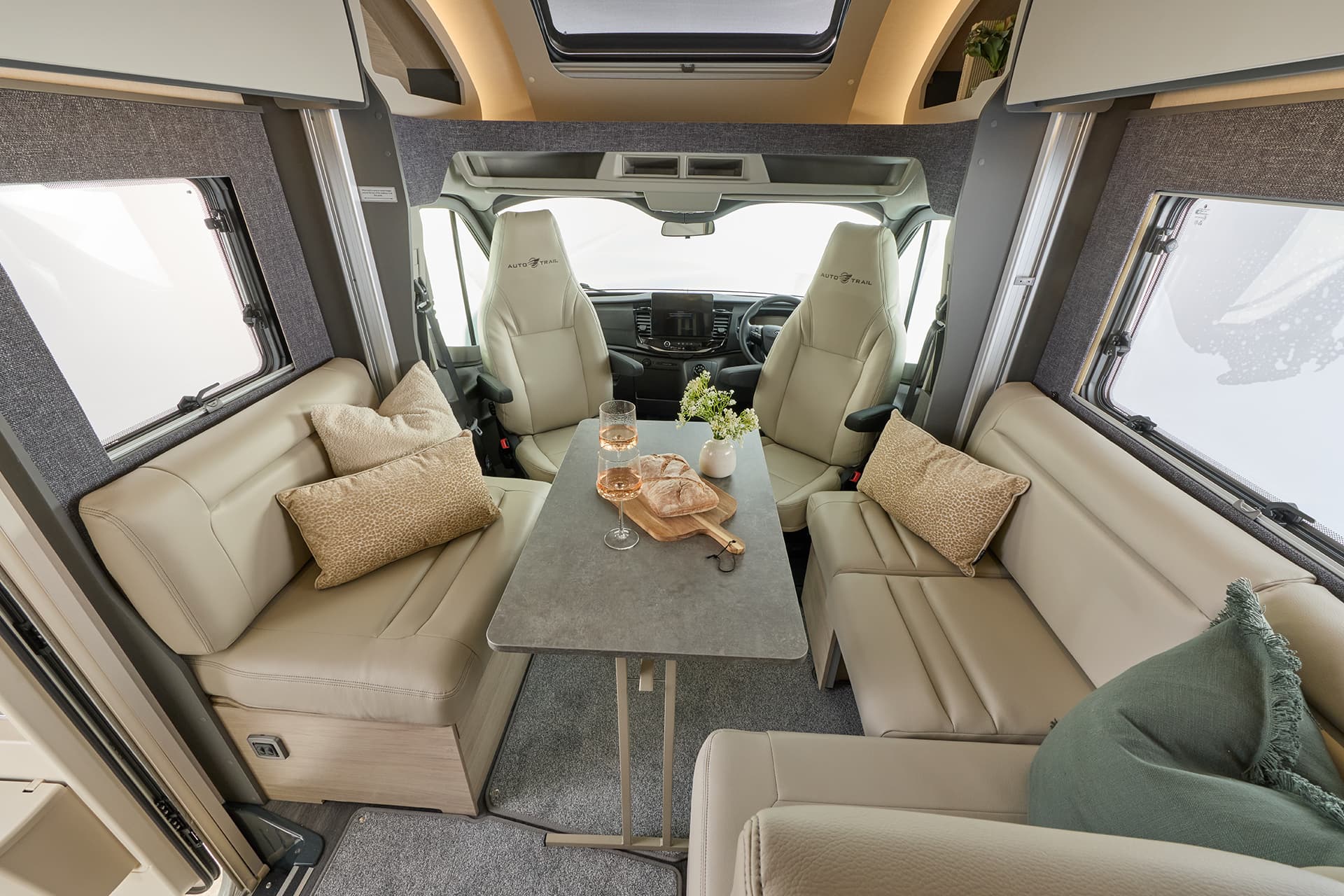 F70 Dinette 1 (1) - Tottington Motor Company