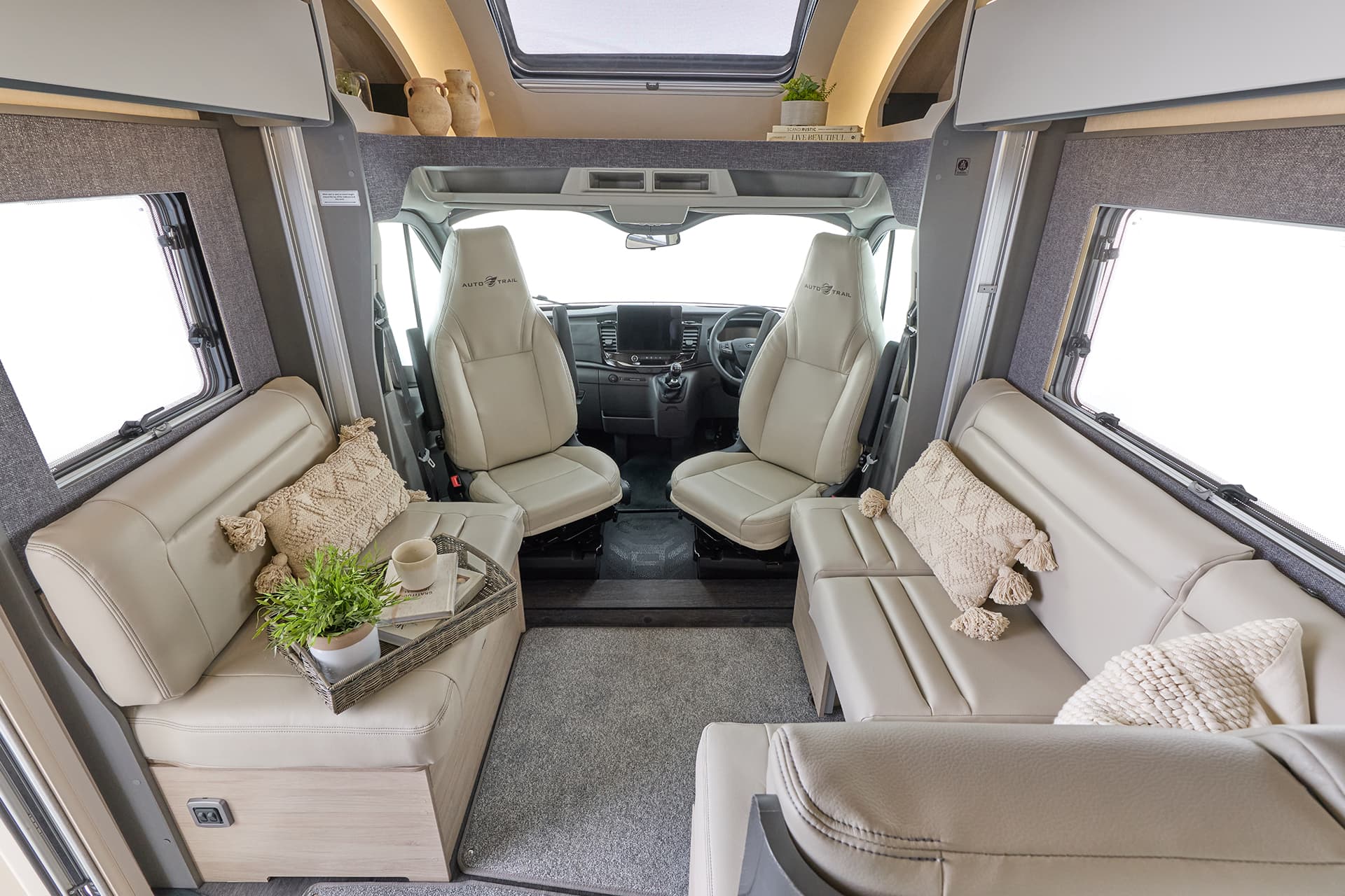 F72 Dinette 2 (1) - Tottington Motor Company
