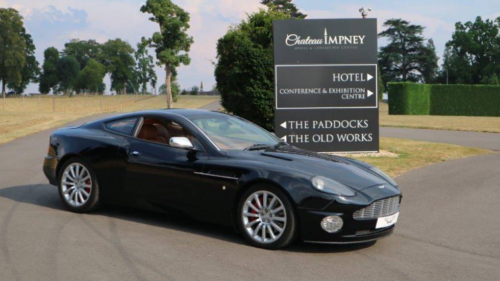 Aston Martin Vanquish 2+2