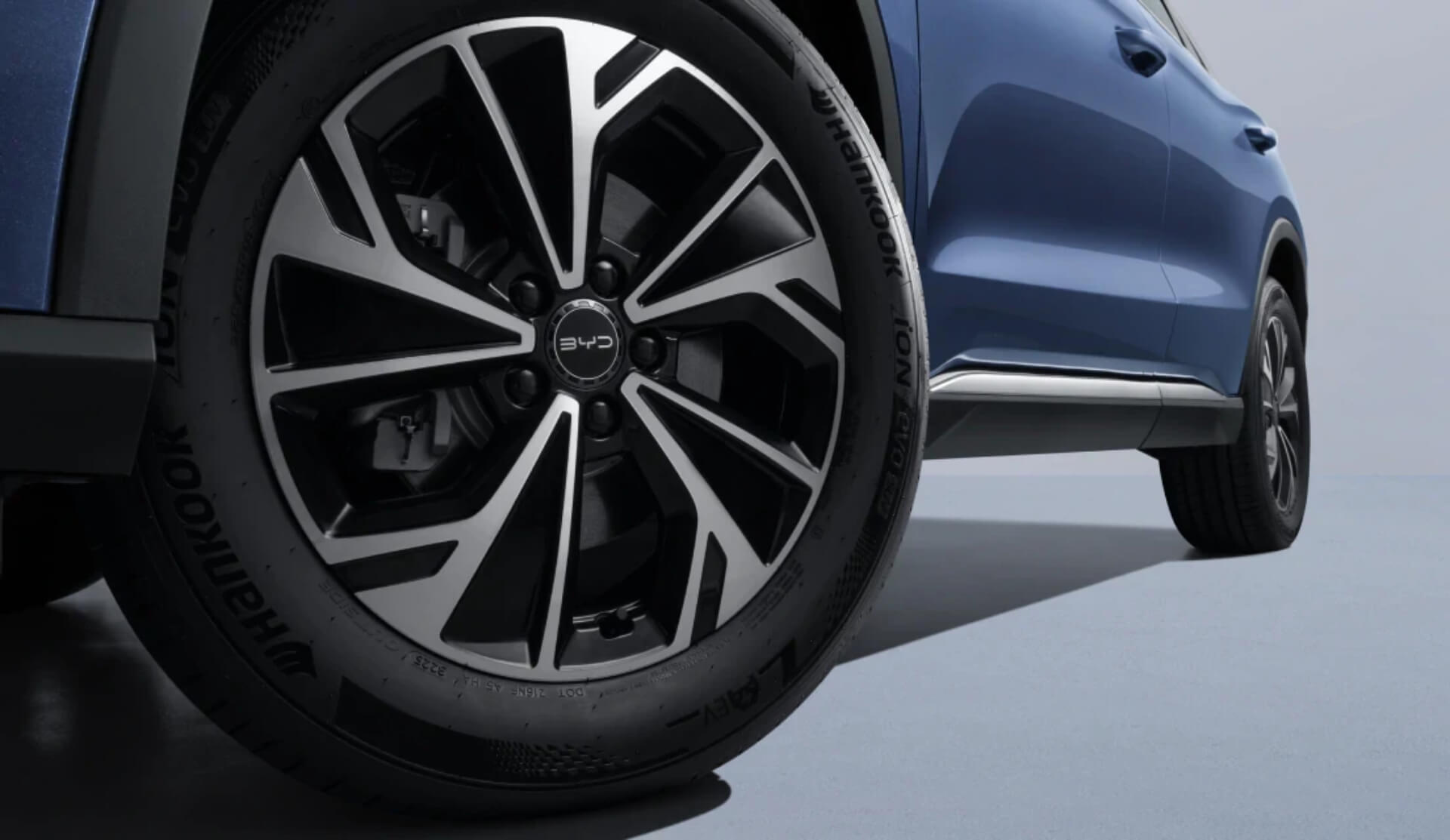 18’’ bi-colour alloy wheels
