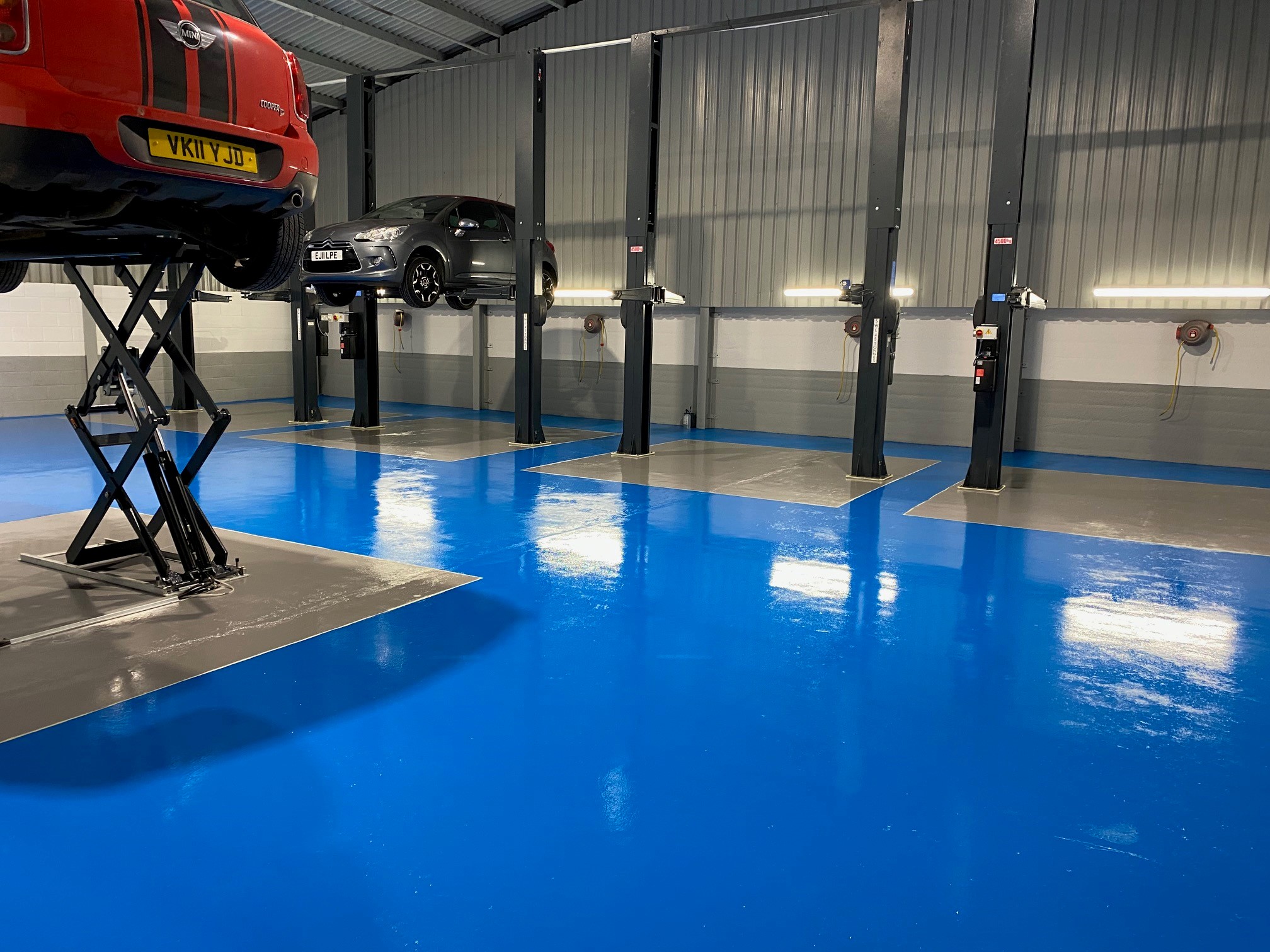 Castle Cars Service Image 1 I115189 - Castle Cars