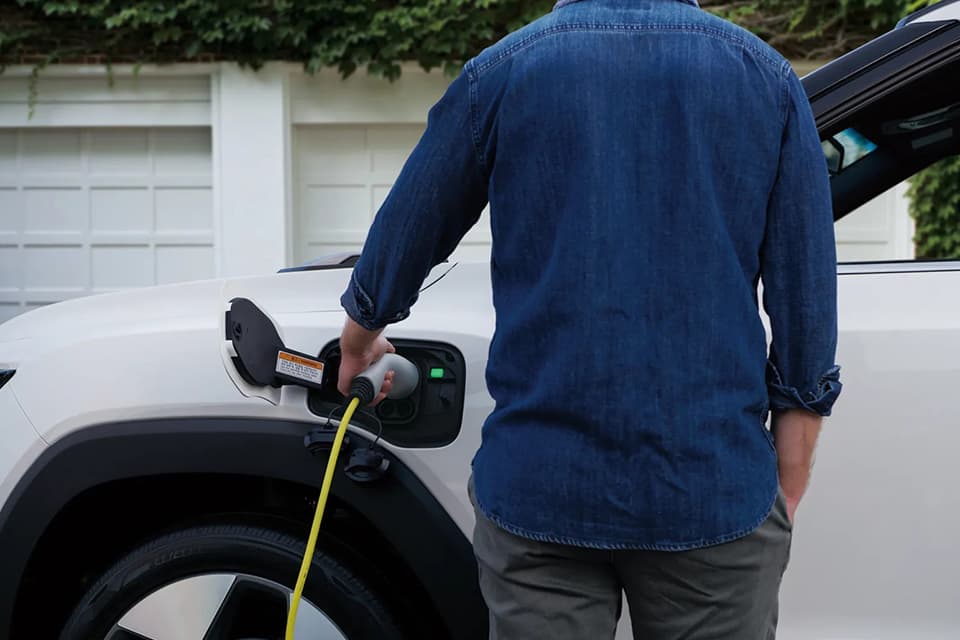 Kgm Electric Cars Image 3 (1) - Lamb and Gardiner Ltd