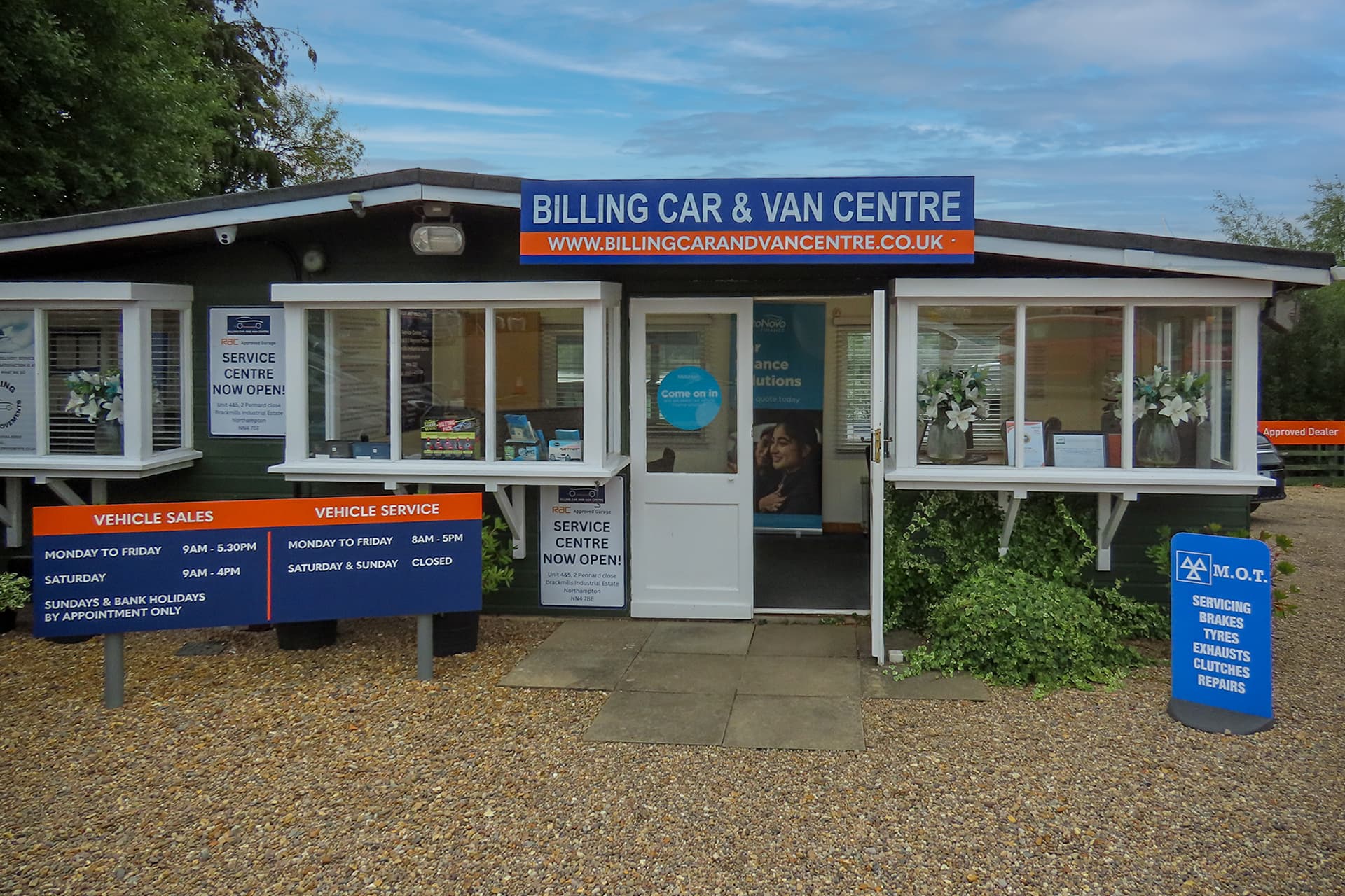 Billing Car And Van Hero Or Body Img 0105 Home Contact Us Signpost - Billing Car & Van Centre Sales