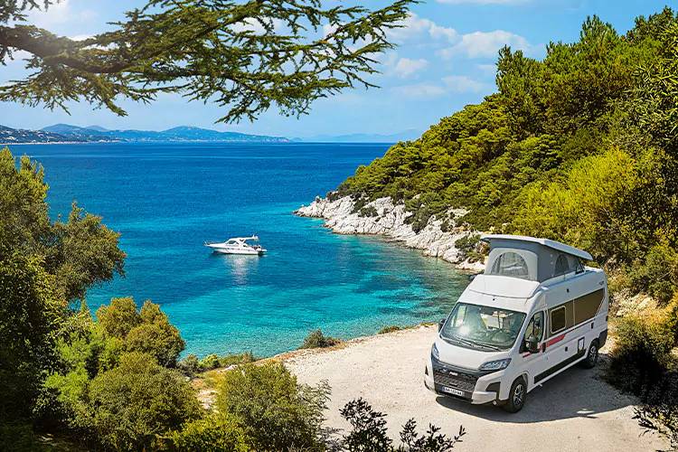 Fourgon Amenage Pilote Bord De Mer - River Motorhomes