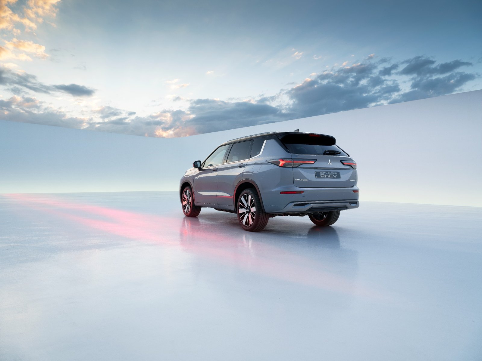 25my Outlander Phev Instyle Hero 1car Static 1600w - Hereford Motor Group