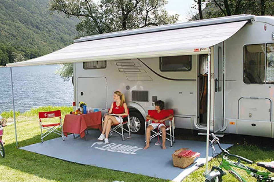Select Body Image Awnings (1) - Select Motorhomes Ltd