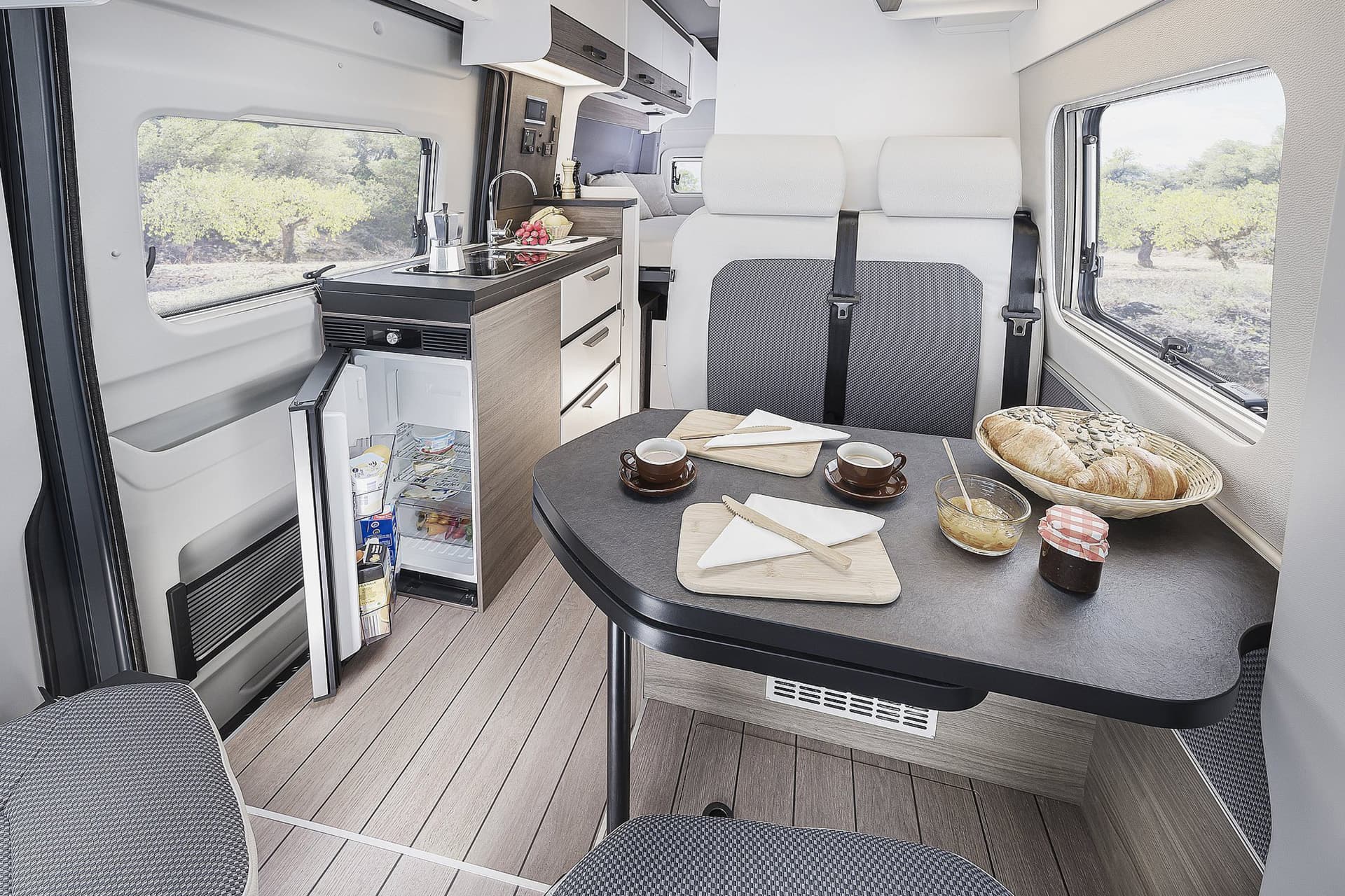 Vantourer Man 600 D Image 8 - Select Motorhomes Ltd