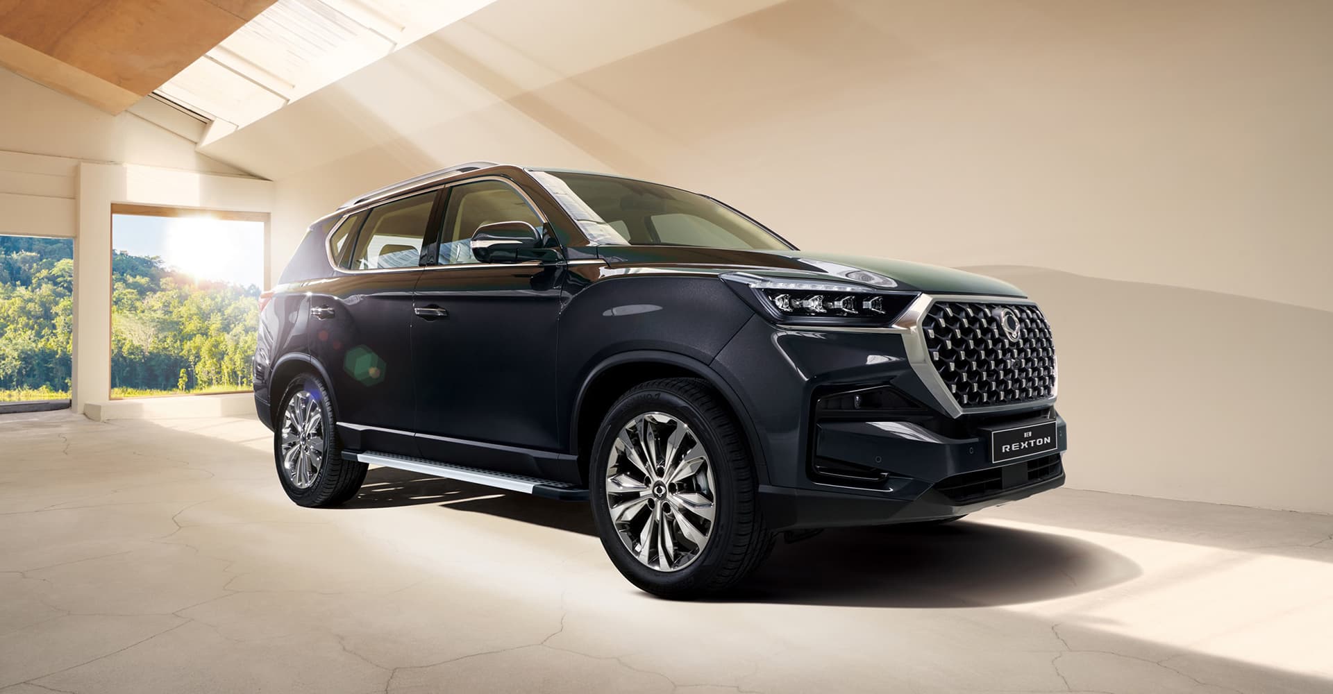 Rexton Model Page Hero 2 (1) - Station Garage Motor Group