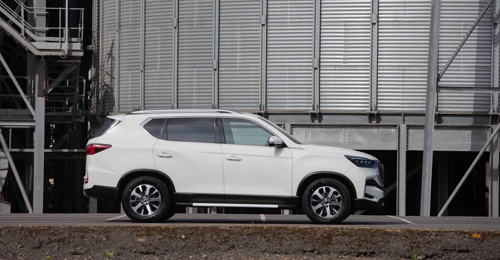 Rexton Commercial Model Page Hero 2 (1) - Station Garage Motor Group